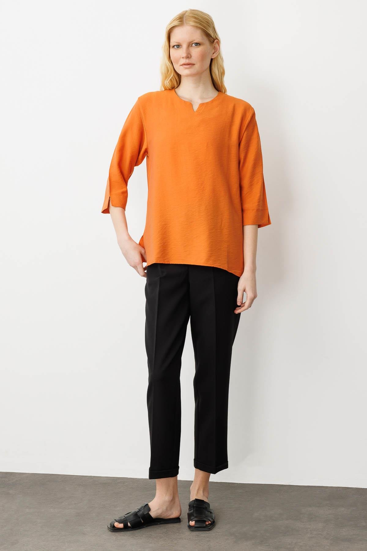 25776Kadın Yakası Kolu ve Eteği Yırtmaçlı Bluz Turuncu