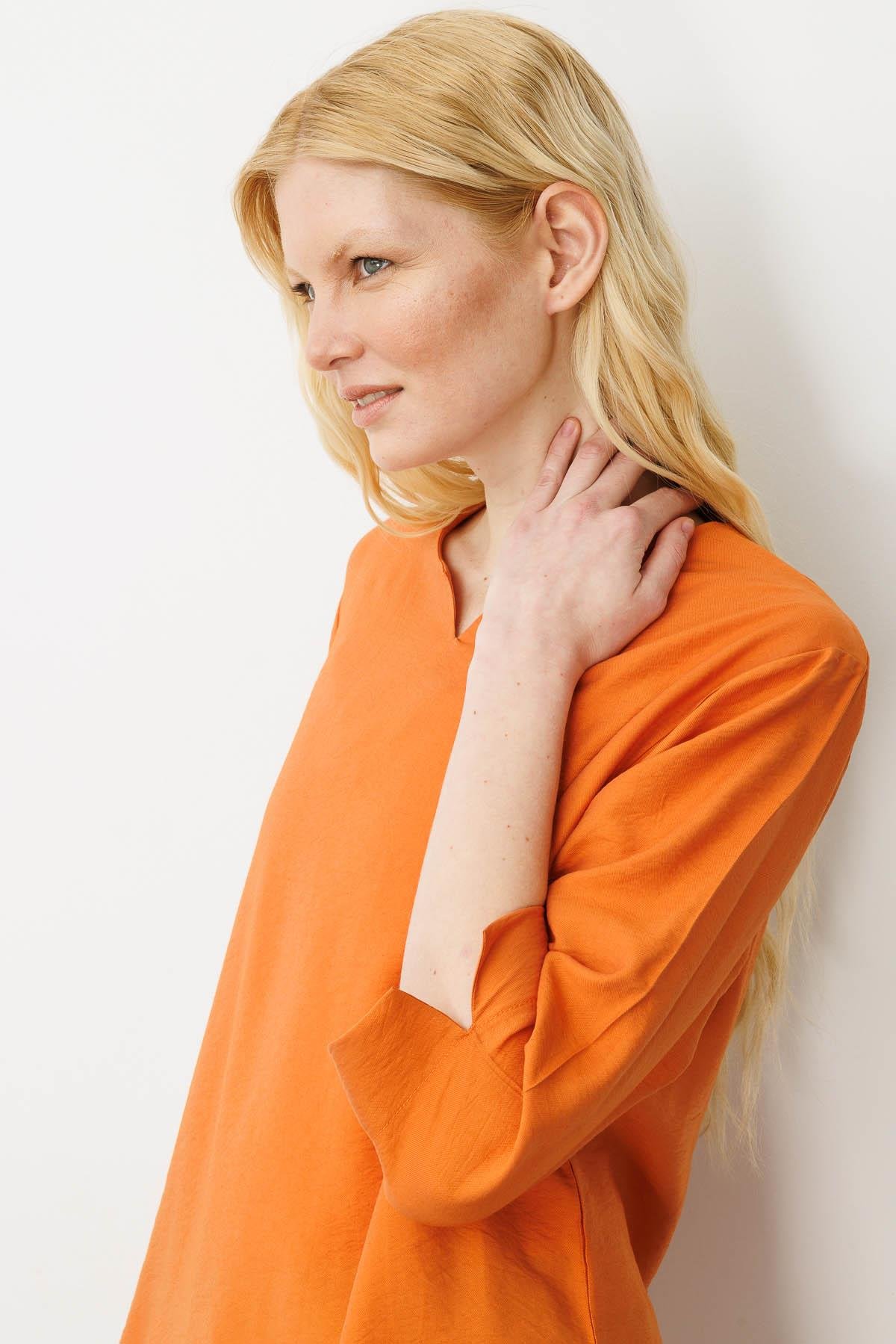 25776Kadın Yakası Kolu ve Eteği Yırtmaçlı Bluz Turuncu