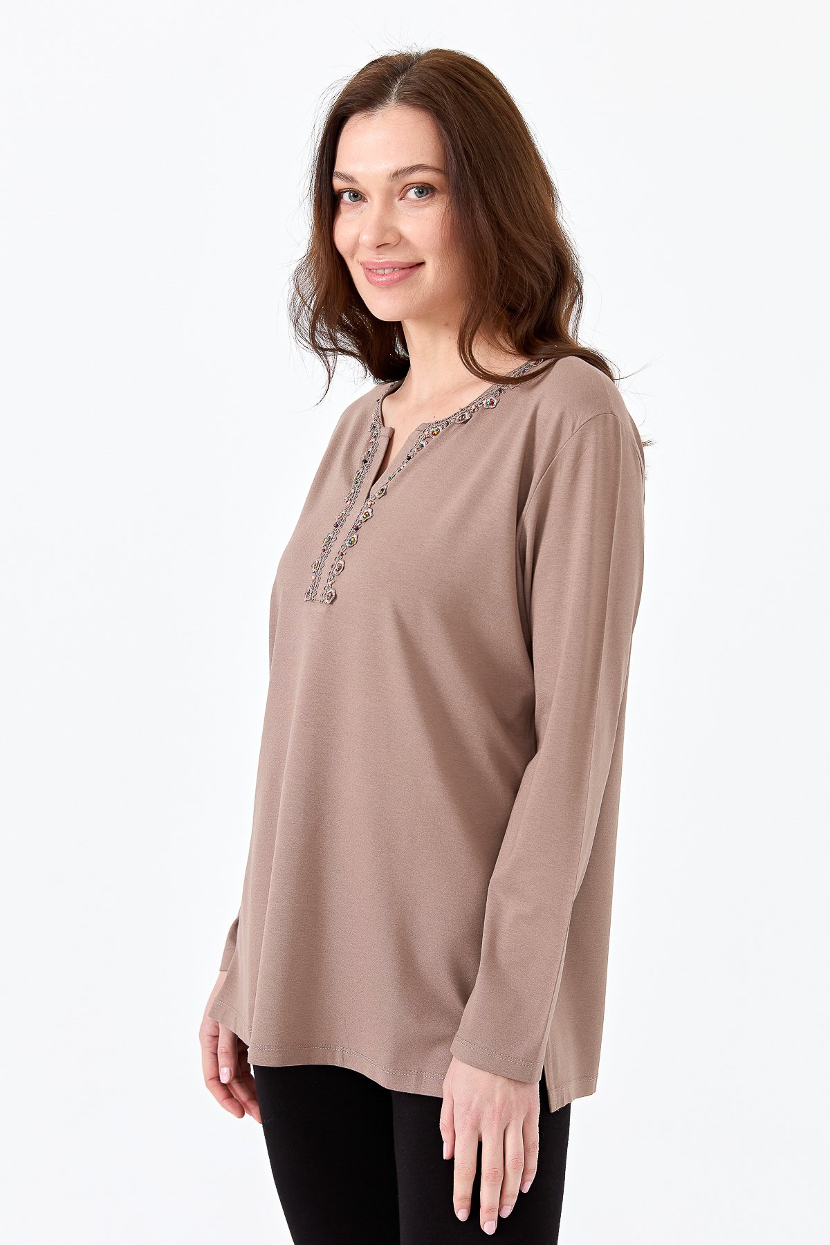 23705Kadın Yakası Patlı Boncuk İşlemeli Penye Bluz Vizon