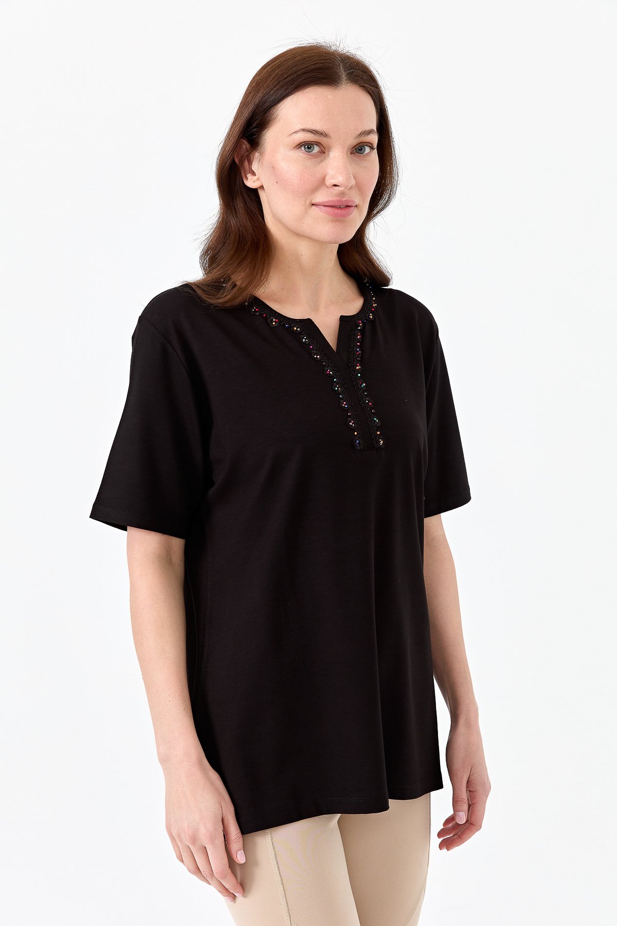 23703Kadın Yakası Patlı Boncuk İşlemeli Penye T-shirt Siyah