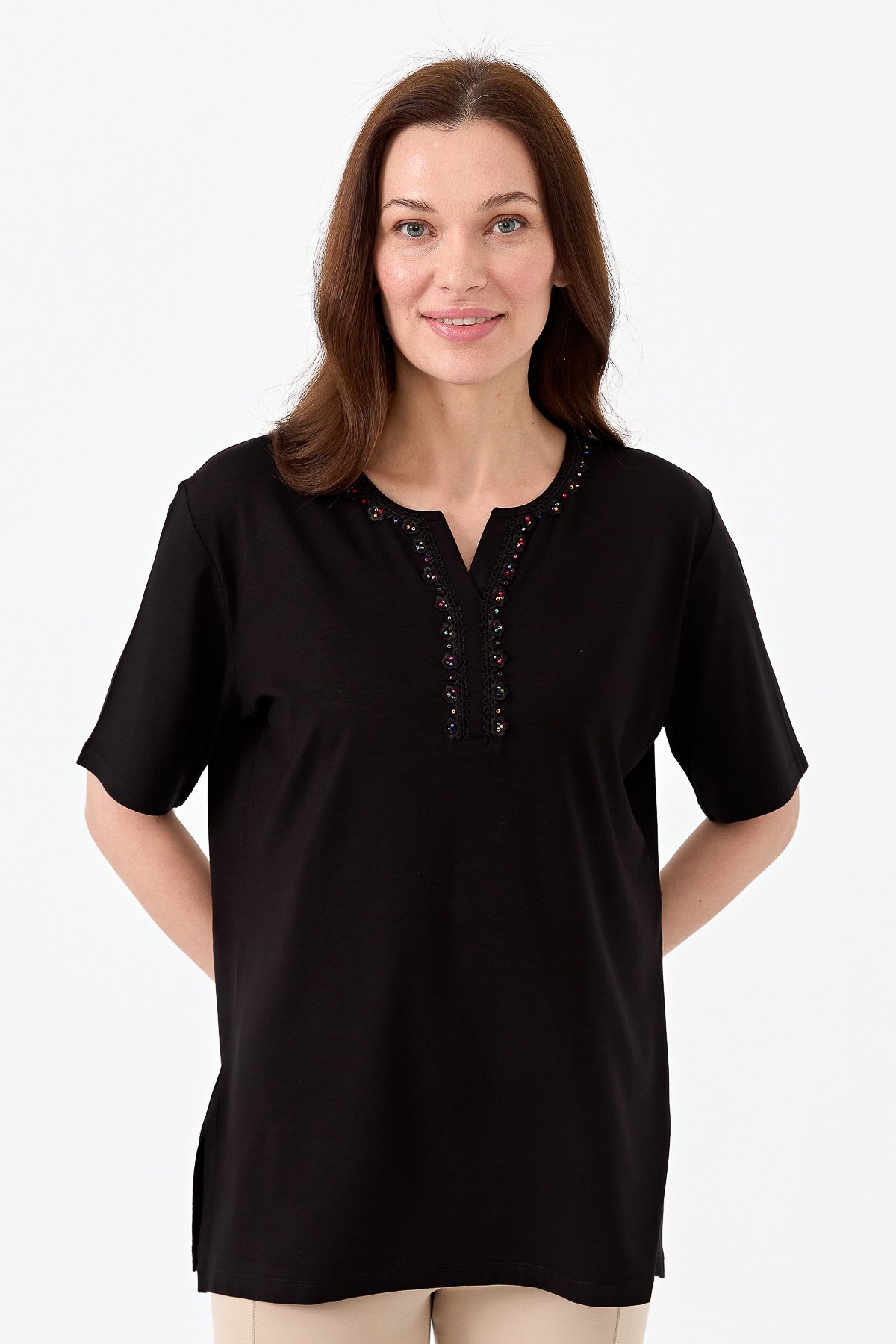 23703Kadın Yakası Patlı Boncuk İşlemeli Penye T-shirt Siyah