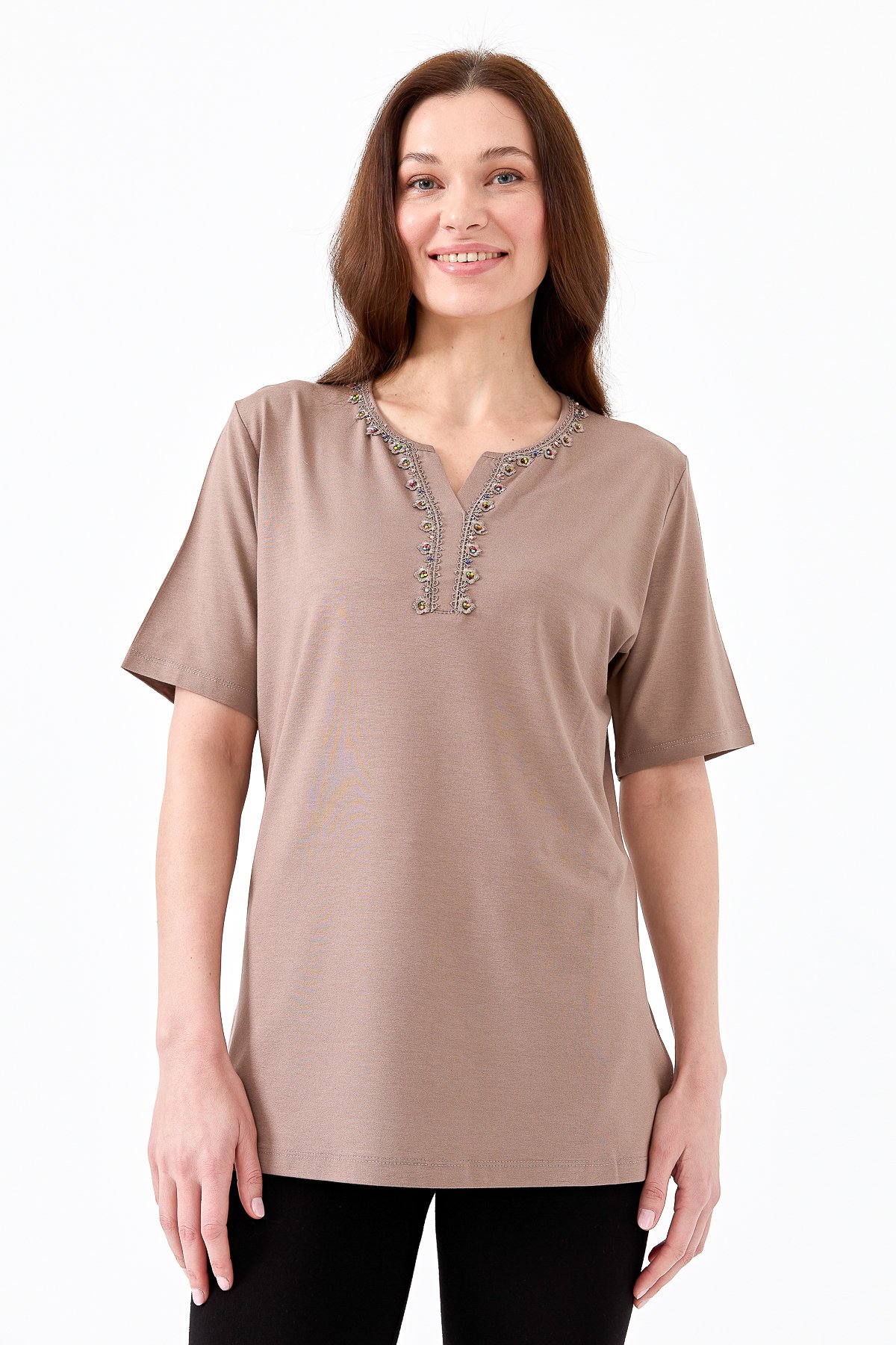 23703Kadın Yakası Patlı Boncuk İşlemeli Penye T-shirt Vizon