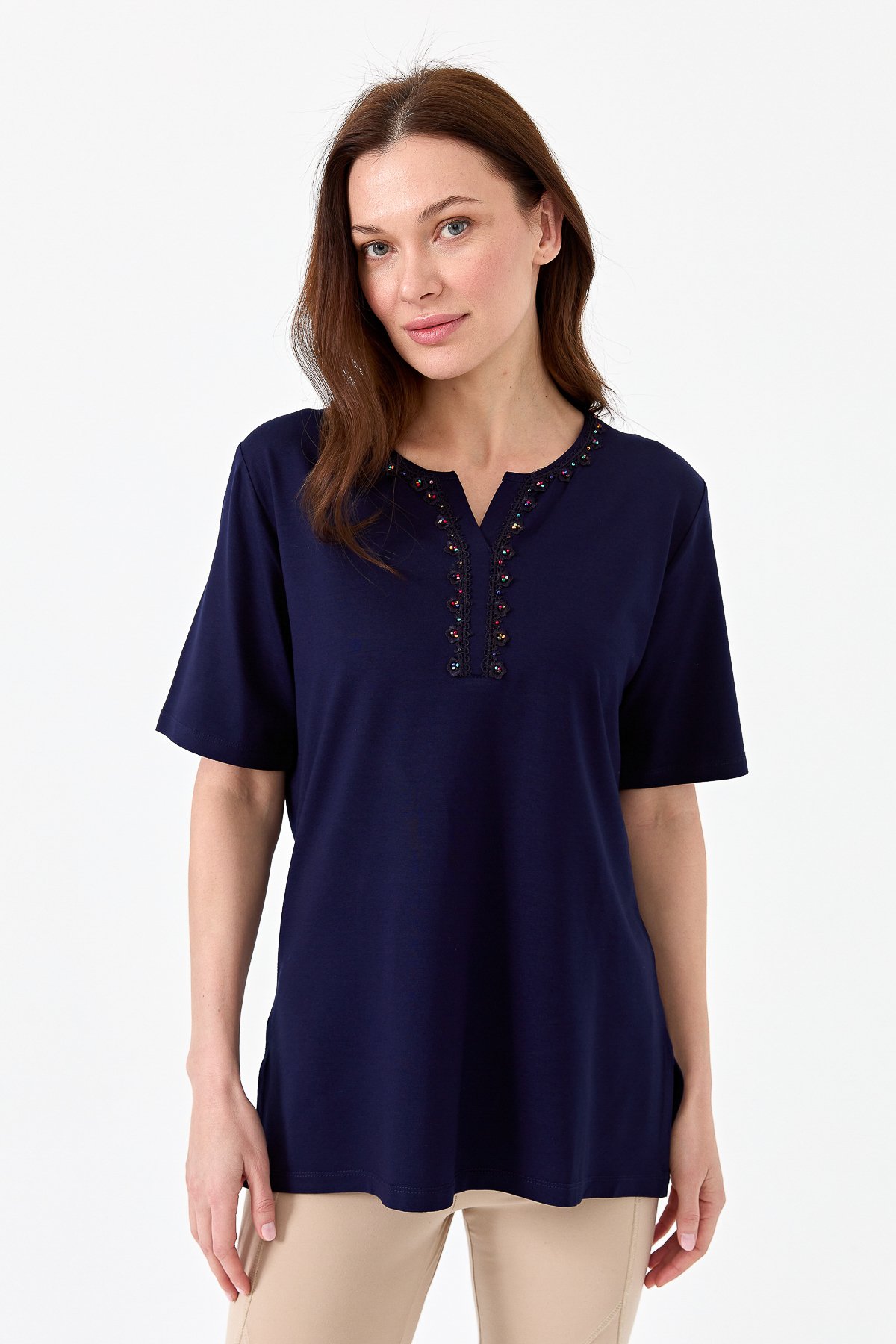 23703Kadın Yakası Patlı Boncuk İşlemeli Penye T-shirt Lacivert