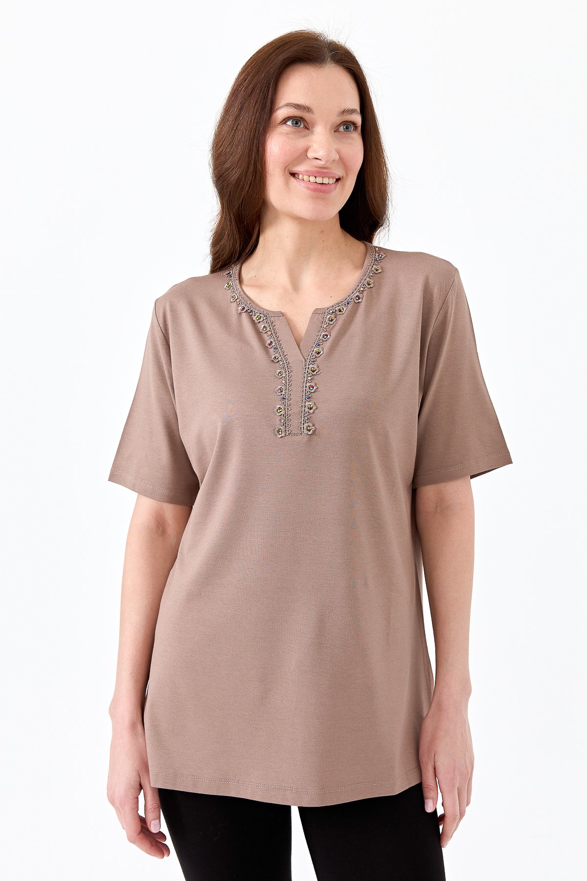 23703Kadın Yakası Patlı Boncuk İşlemeli Penye T-shirt Vizon