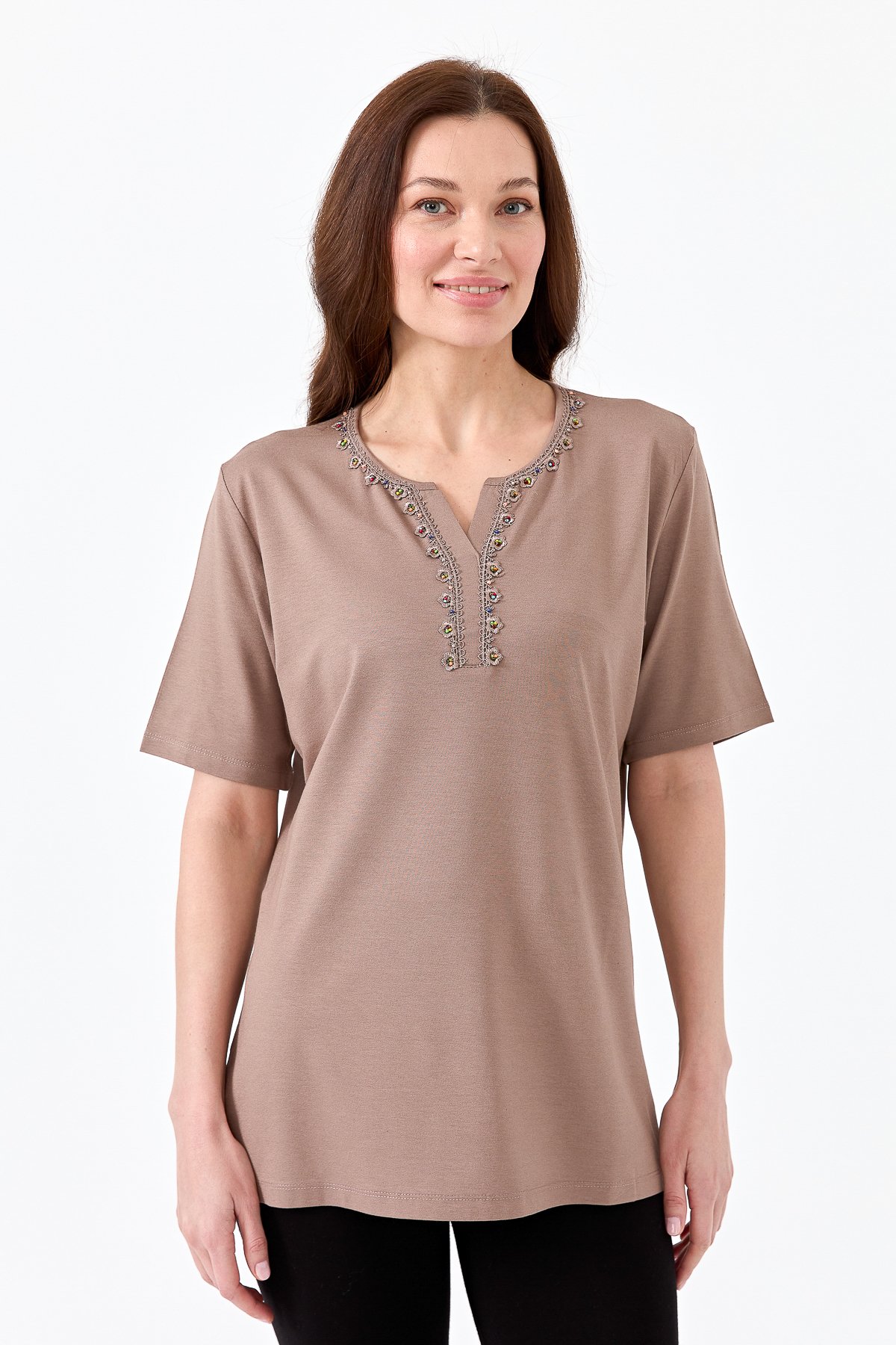 23703Kadın Yakası Patlı Boncuk İşlemeli Penye T-shirt Vizon