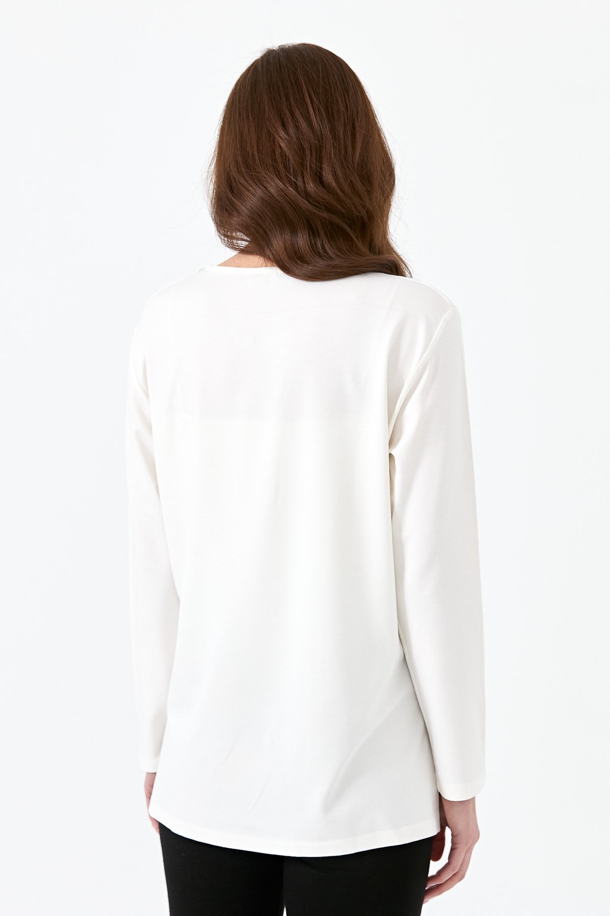 23705Kadın Yakası Patlı Boncuk İşlemeli Penye Bluz Ekru