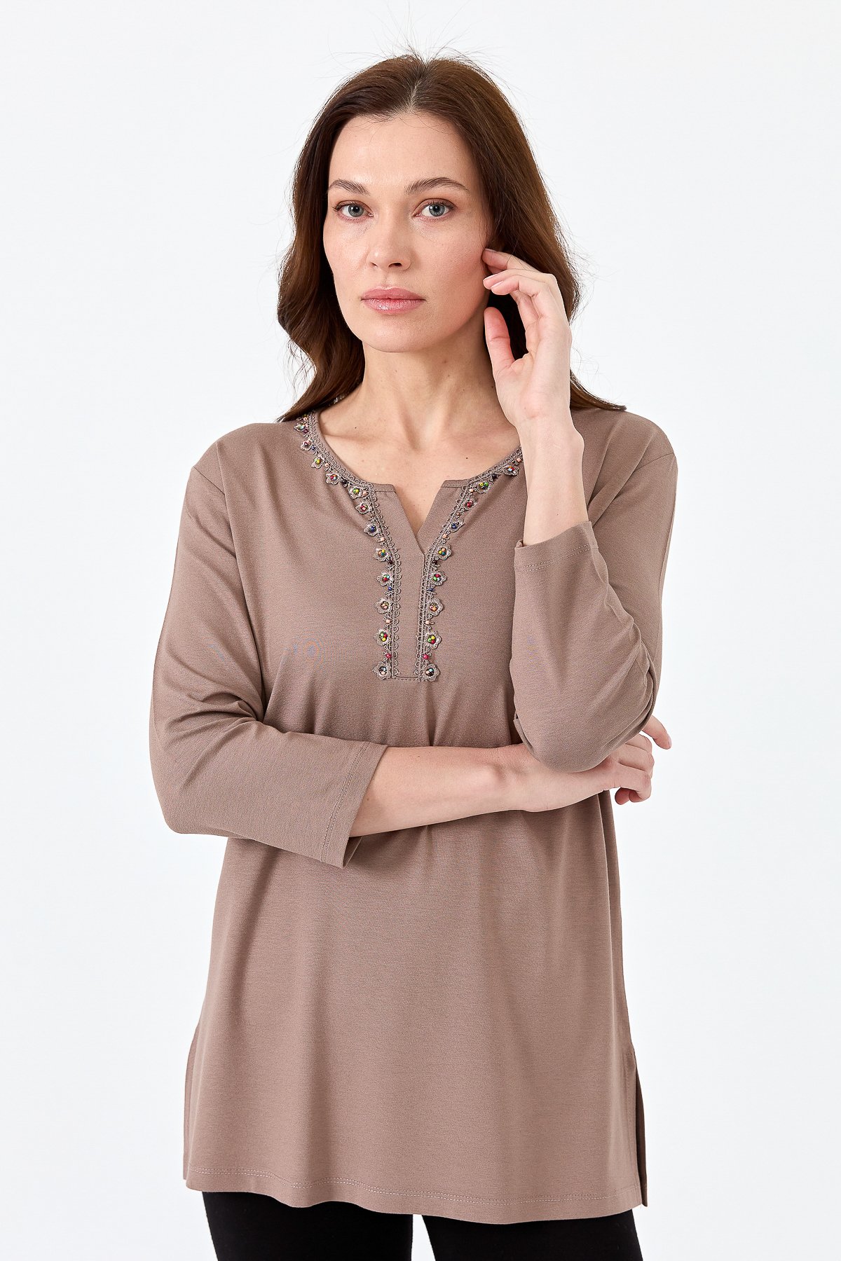 23704Kadın Yakası Patlı Boncuk İşlemeli Truvakar Kol Penye Bluz Vizon