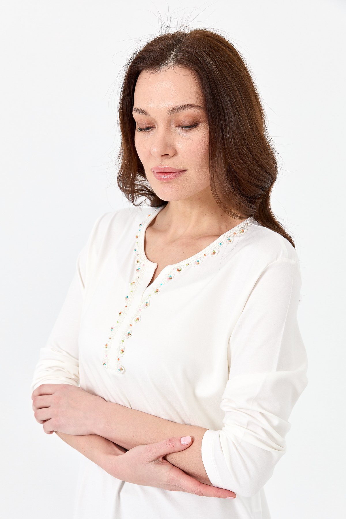 23704Kadın Yakası Patlı Boncuk İşlemeli Truvakar Kol Penye Bluz Ekru