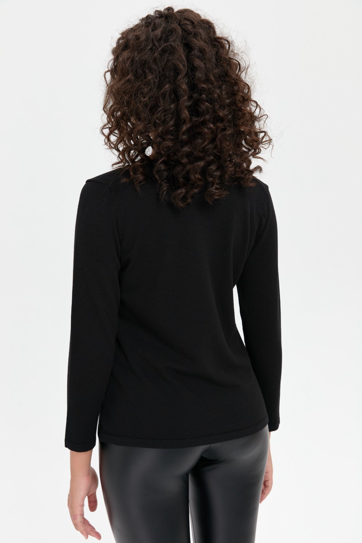 24091Kadın Yakası Renkli Çiçek İşlemeli Kazak Siyah