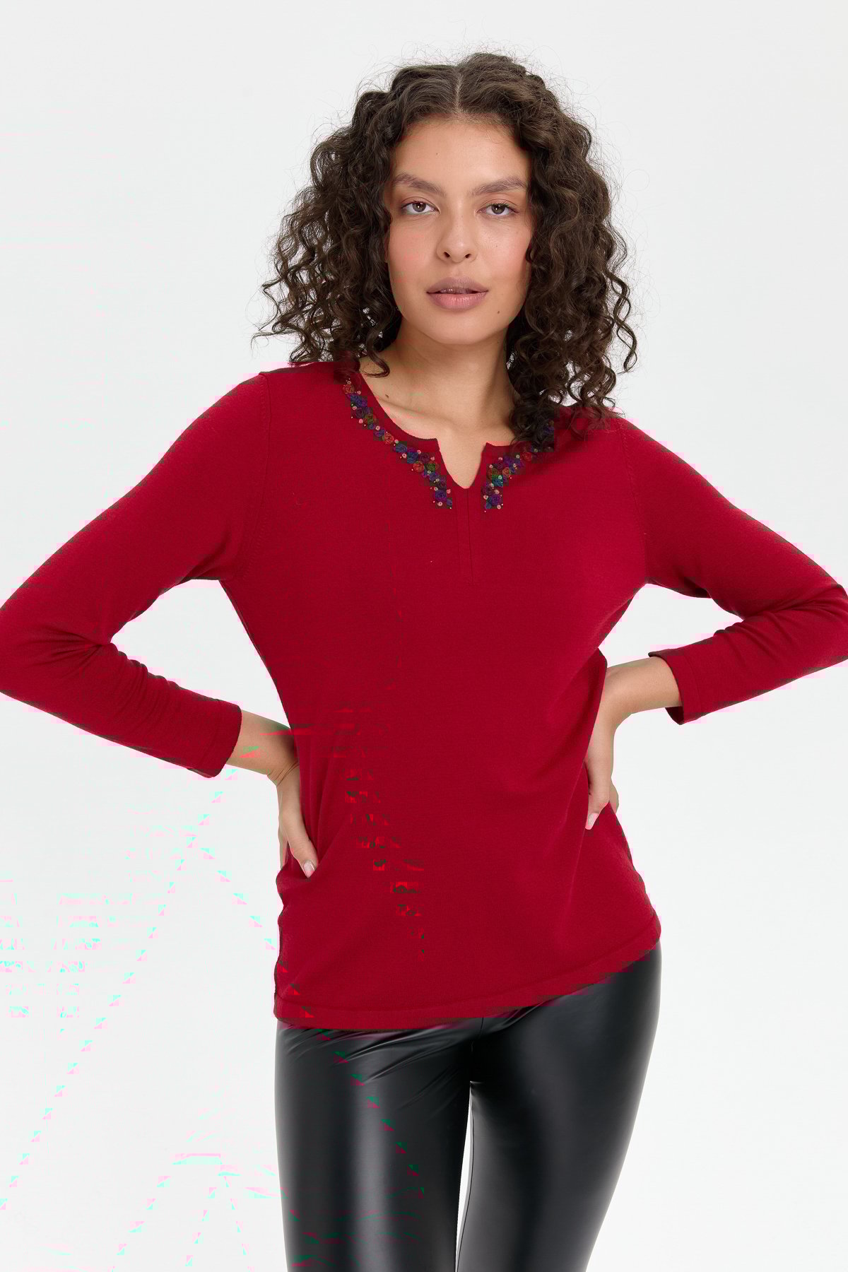 24091Kadın Yakası Renkli Çiçek İşlemeli Kazak K.Kırmızı