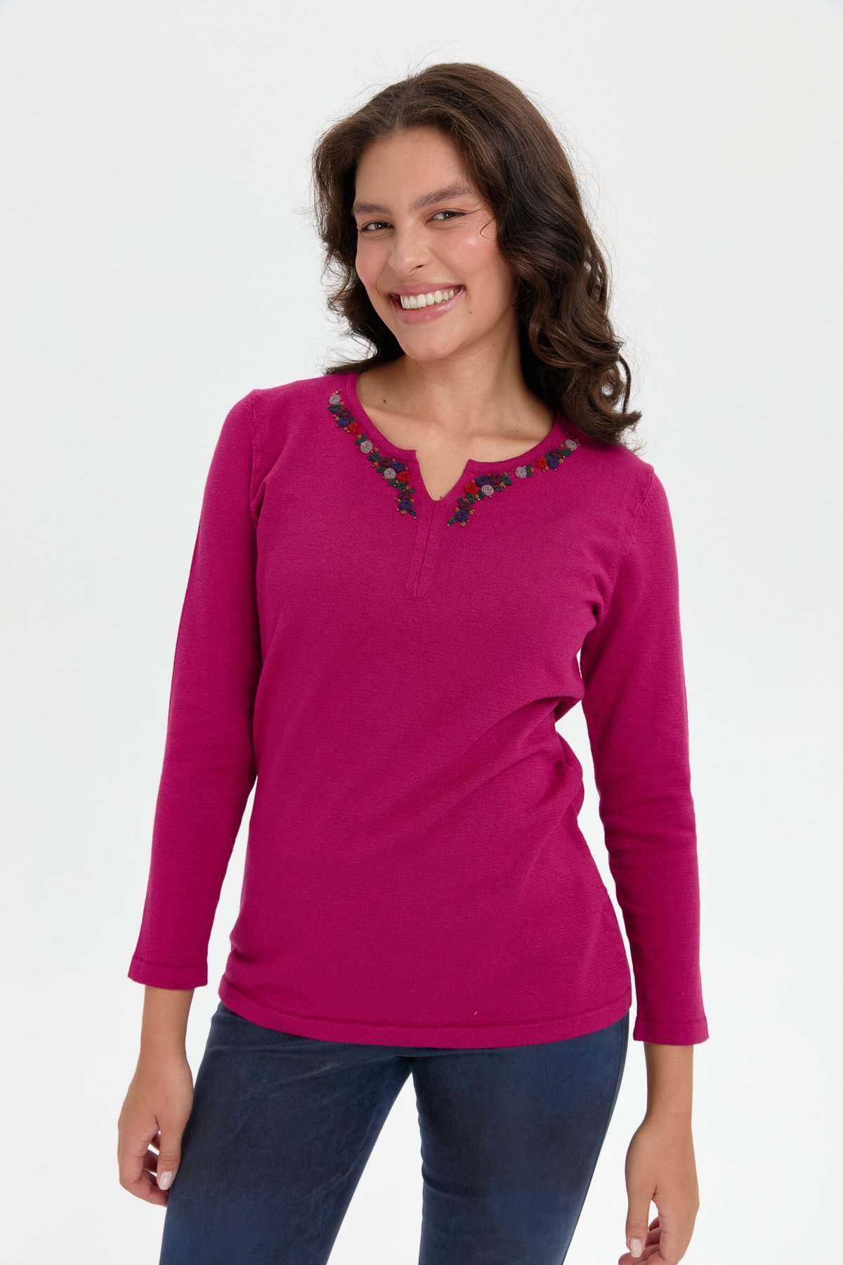 24091Kadın Yakası Renkli Çiçek İşlemeli Kazak Sıklamen