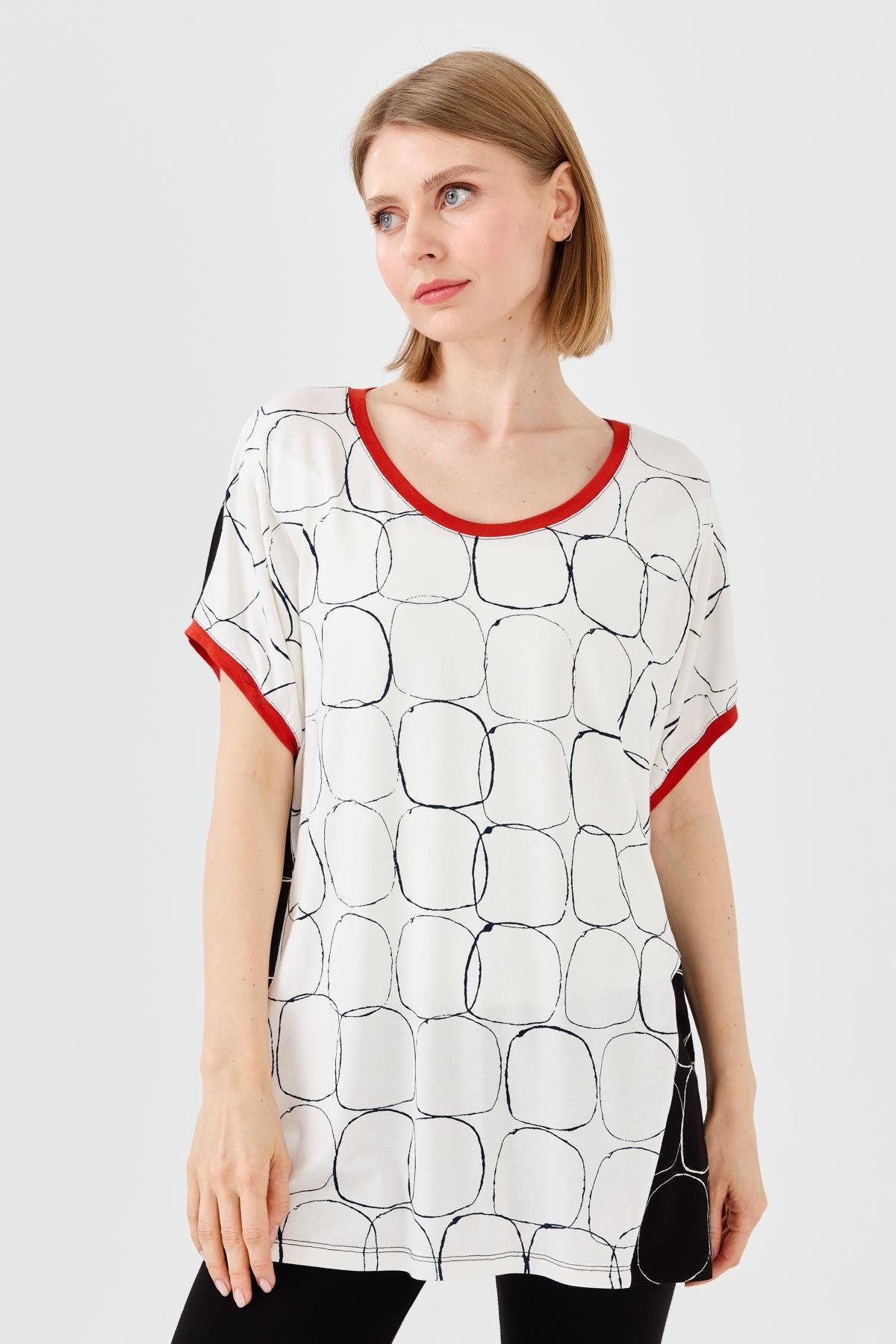 23717Kadın Yakası ve Kolu Sarı Bantlı Penye T-shirt Siyah/Ekru