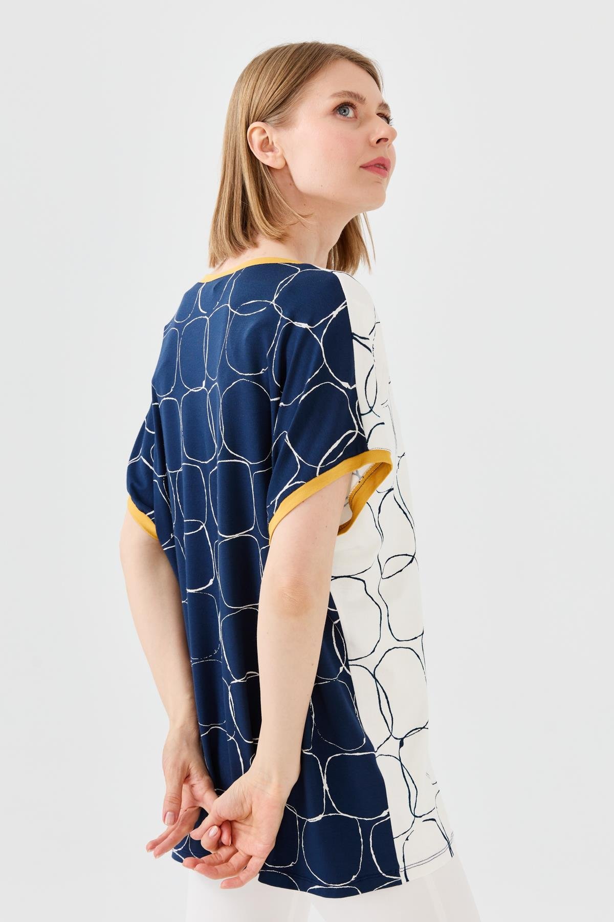 23717Kadın Yakası ve Kolu Sarı Bantlı Penye T-shirt Laci/Ekru