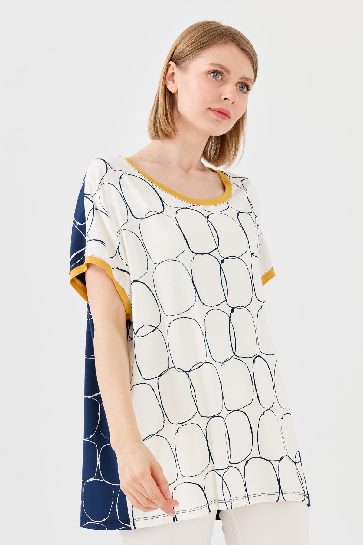 23717Kadın Yakası ve Kolu Sarı Bantlı Penye T-shirt Laci/Ekru