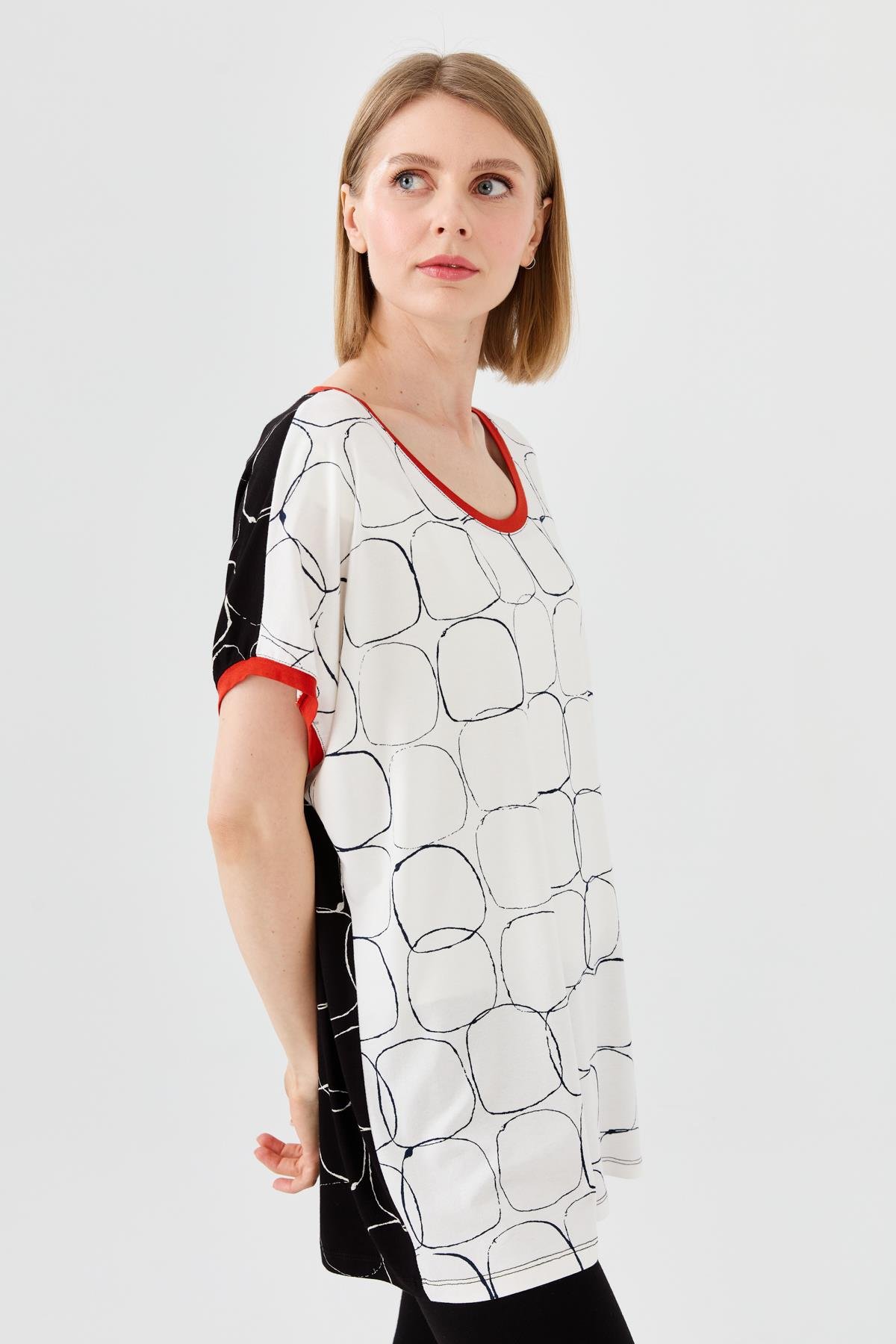 23717Kadın Yakası ve Kolu Sarı Bantlı Penye T-shirt Siyah/Ekru