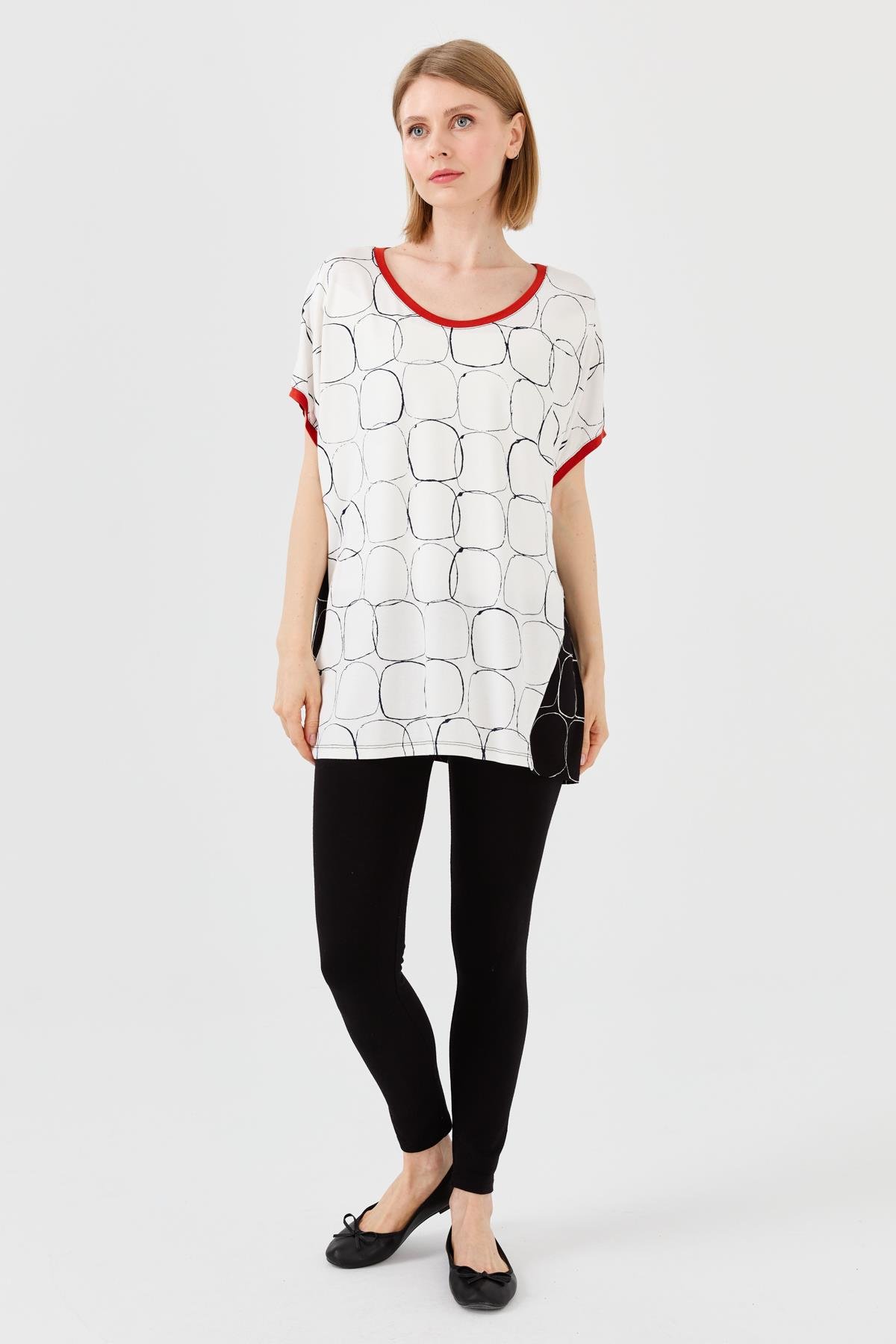 23717Kadın Yakası ve Kolu Sarı Bantlı Penye T-shirt Siyah/Ekru