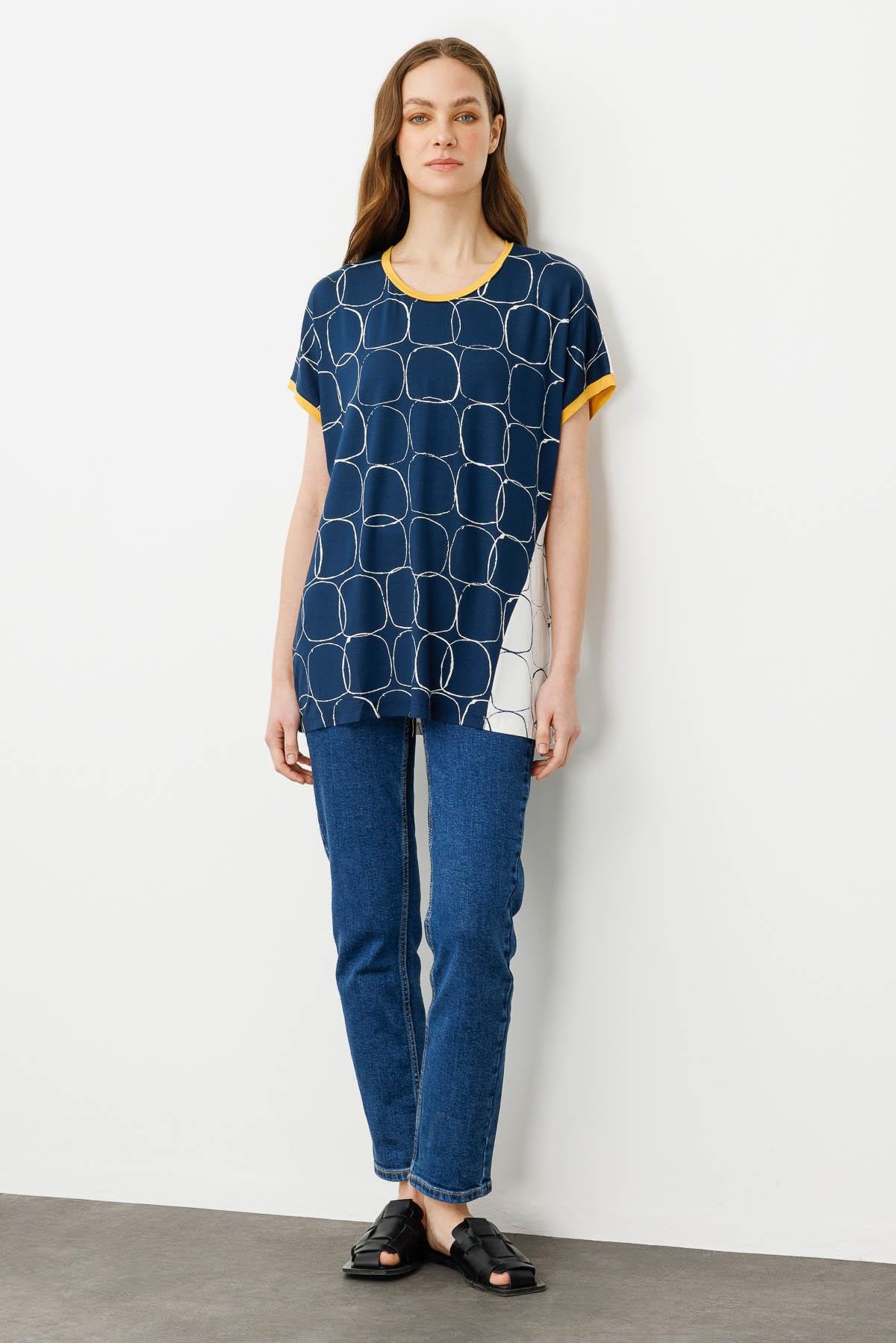 23717Kadın Yakası ve Kolu Sarı Bantlı Penye T-shirt Ekru/Laci