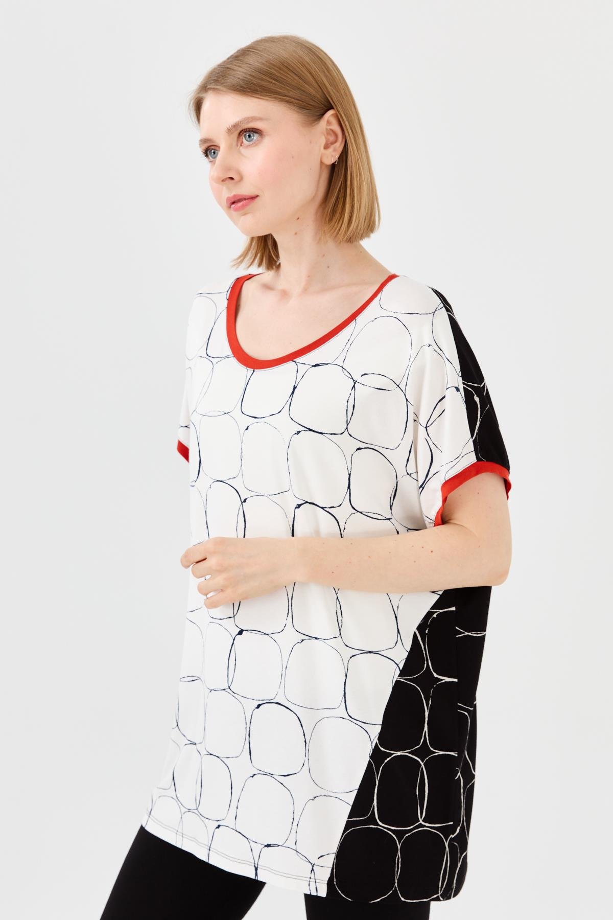 23717Kadın Yakası ve Kolu Sarı Bantlı Penye T-shirt Siyah/Ekru