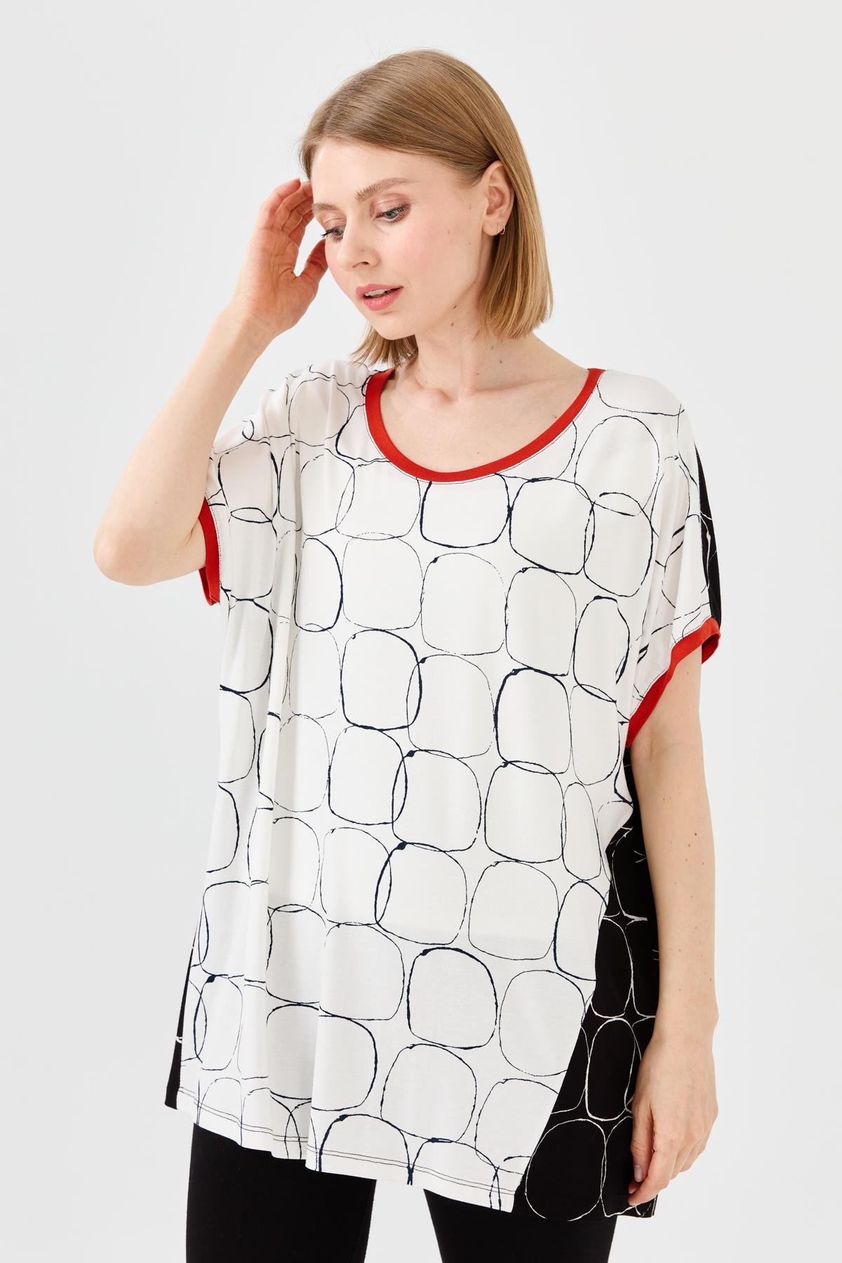 23717Kadın Yakası ve Kolu Sarı Bantlı Penye T-shirt Siyah/Ekru