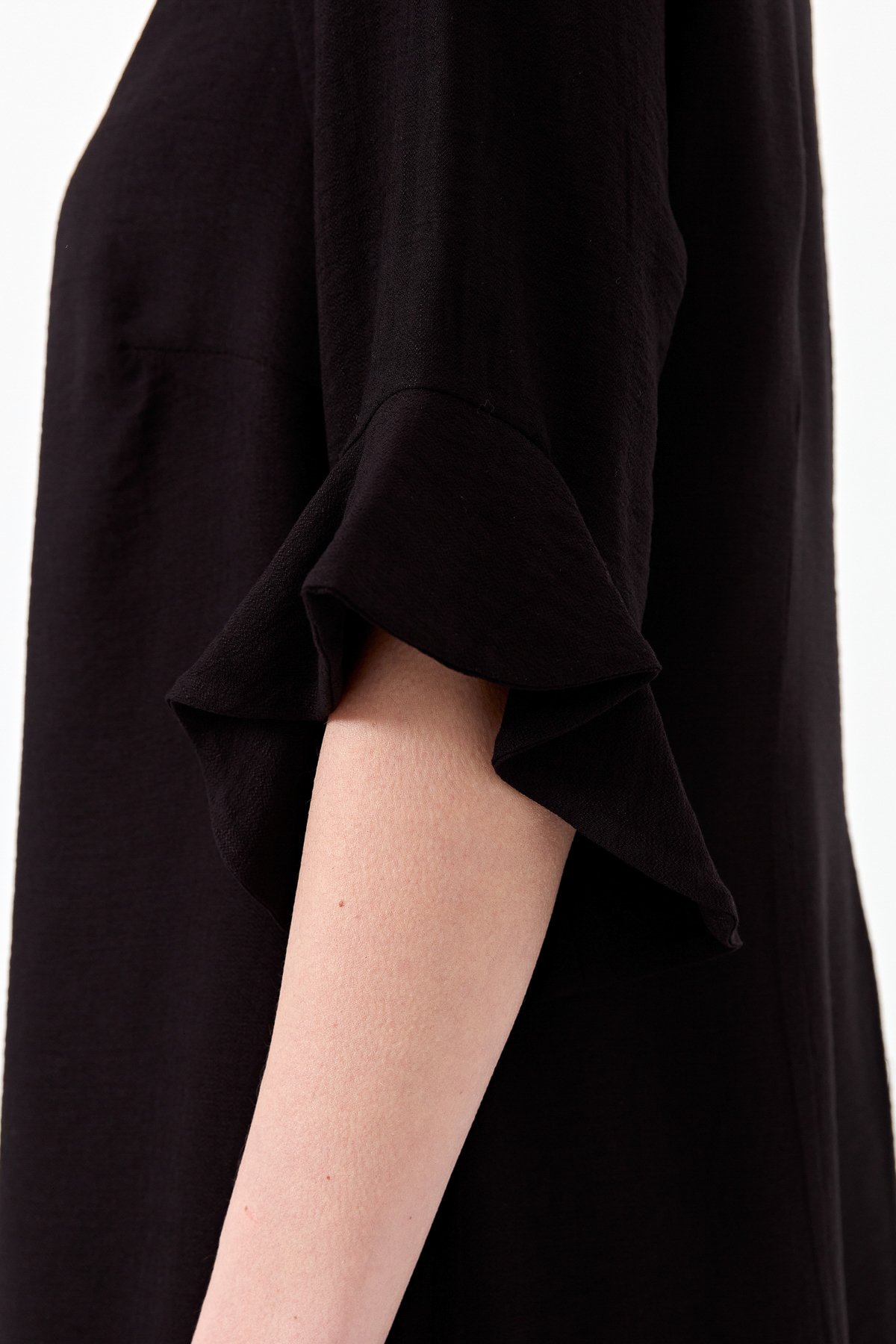 22723Kadın Yakası Zincir Aksesuarlı Keten Elbise Siyah