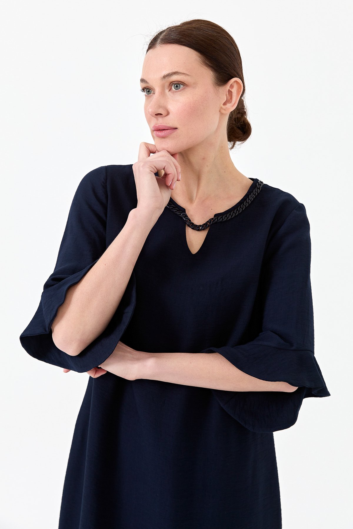 22723Kadın Yakası Zincir Aksesuarlı Keten Elbise Lacivert