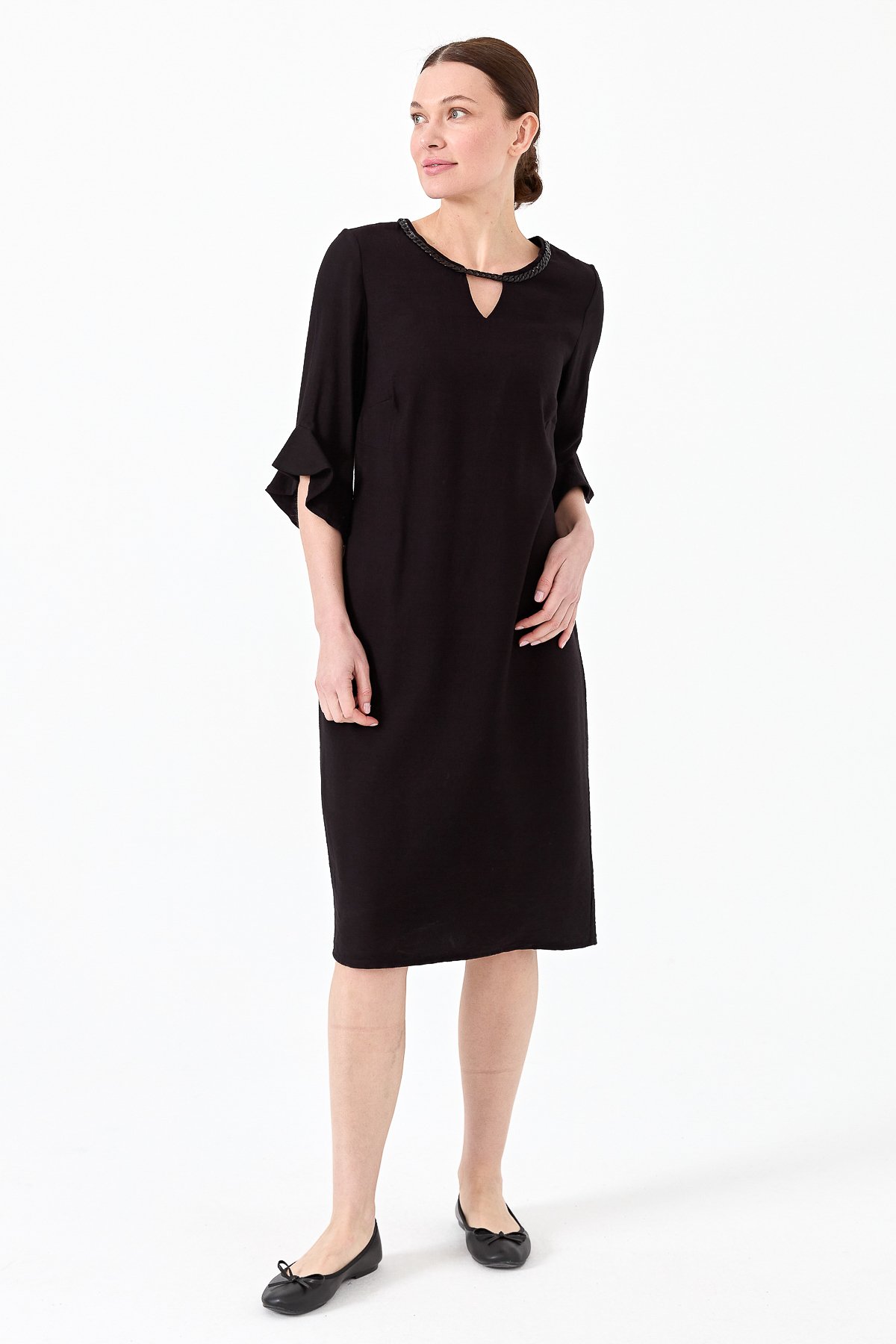 22723Kadın Yakası Zincir Aksesuarlı Keten Elbise Siyah