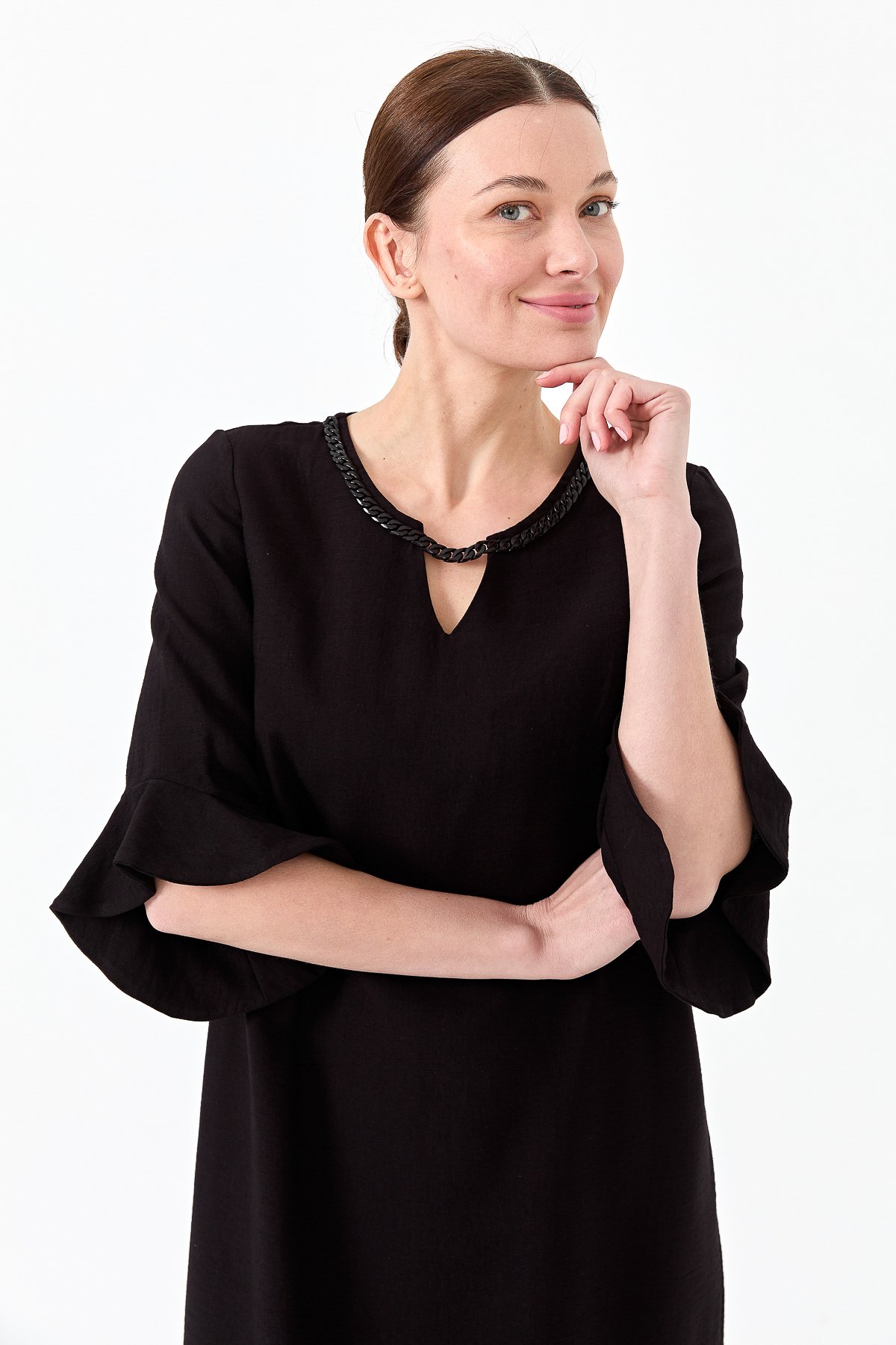 22723Kadın Yakası Zincir Aksesuarlı Keten Elbise Siyah