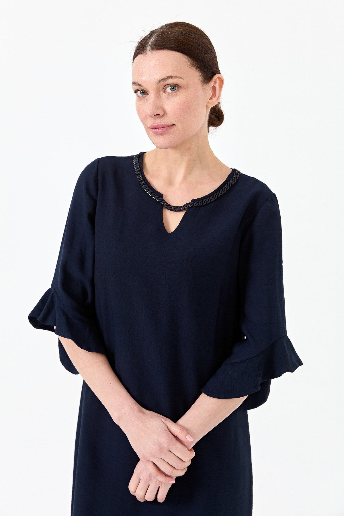 22723Kadın Yakası Zincir Aksesuarlı Keten Elbise Lacivert