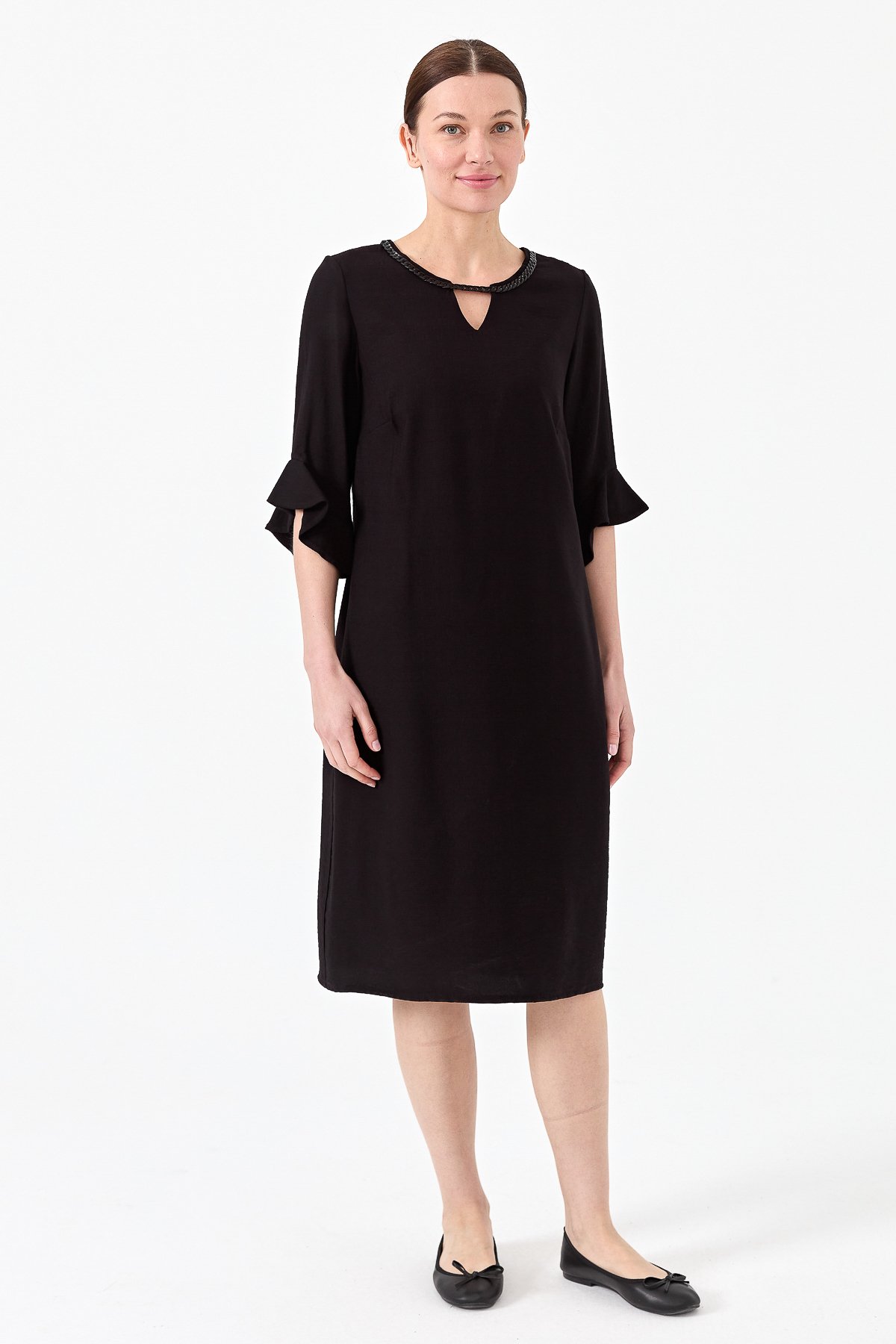 22723Kadın Yakası Zincir Aksesuarlı Keten Elbise Siyah