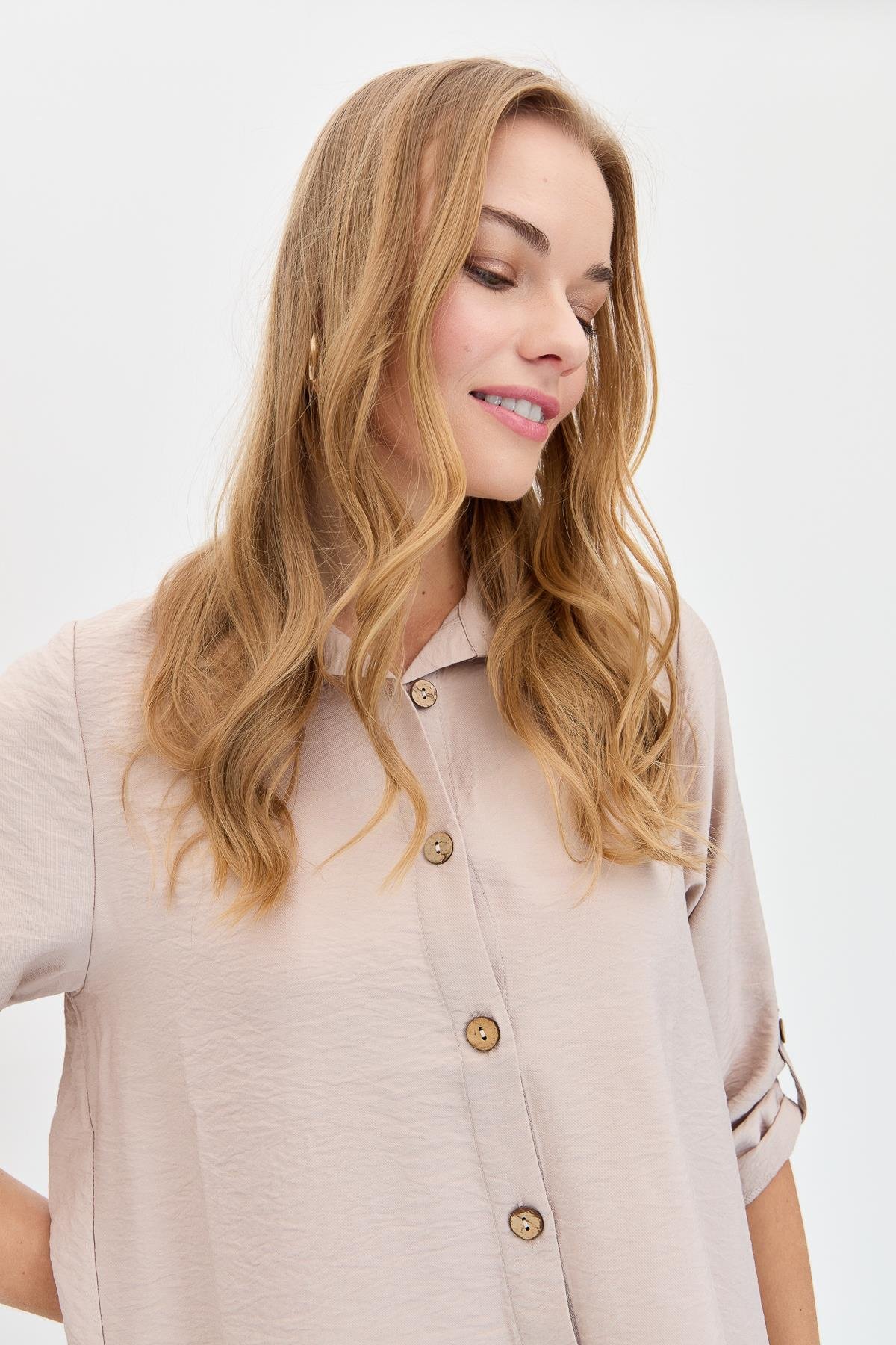 23493Kadın Yanları Düğmeli Oversize Gömlek Vizon