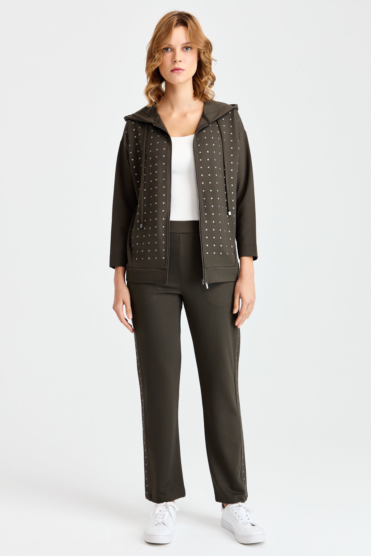 KMK23012Женские спортивные брюки с камнями по бокам