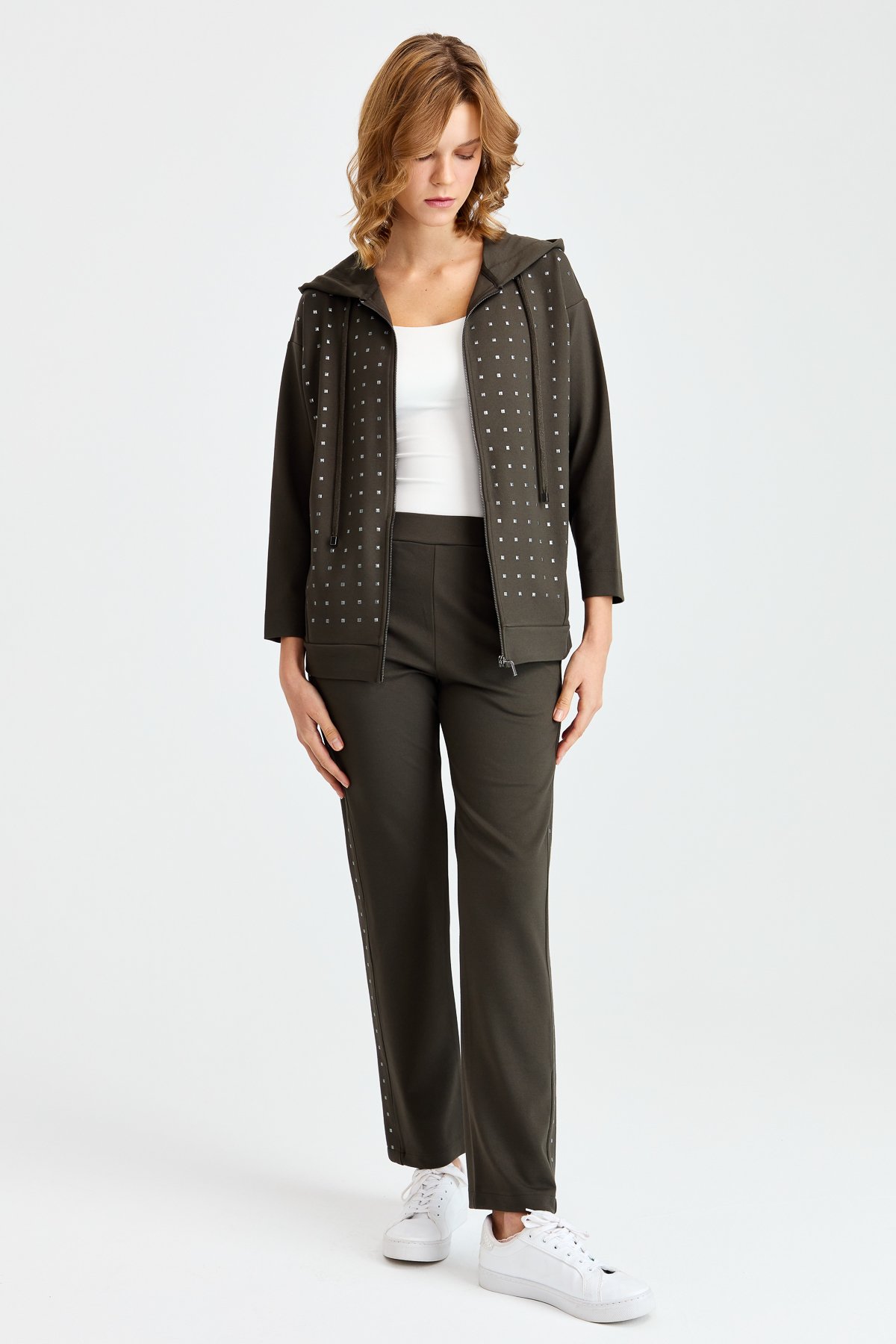 KMK23012Женские спортивные брюки с камнями по бокам