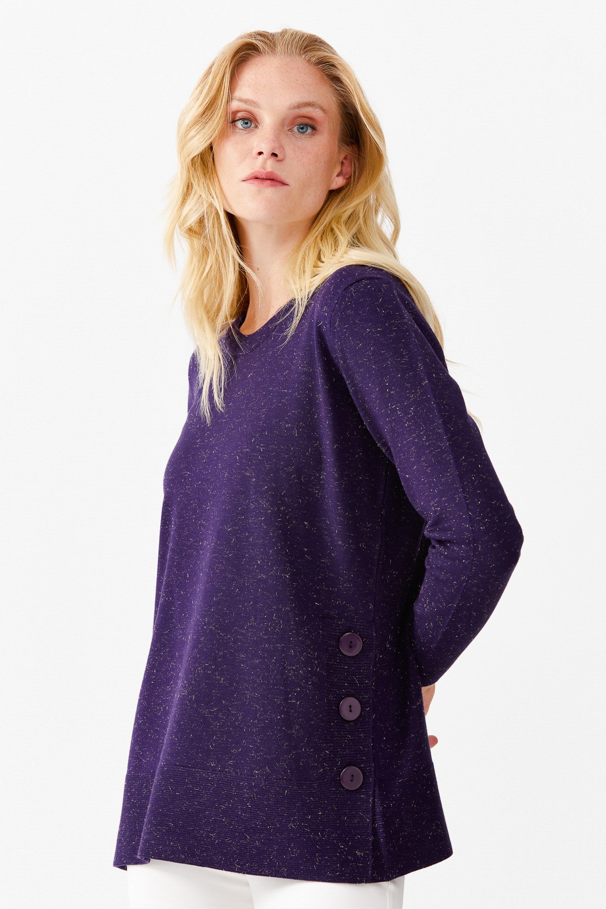 21370Женский свитер с люрексом снизу и по покам фиолетовый 