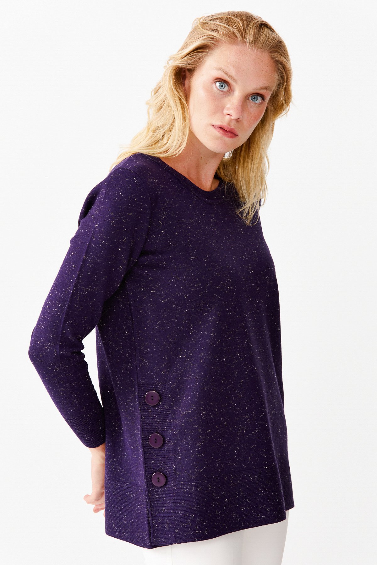 21370Женский свитер с люрексом снизу и по покам фиолетовый 