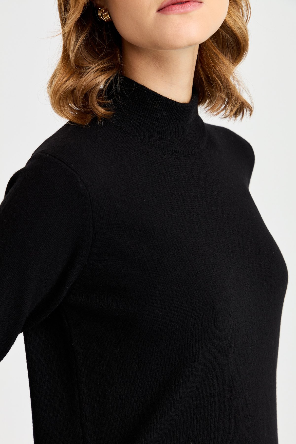 21040Женский свитер с имитацией черепахой, черный