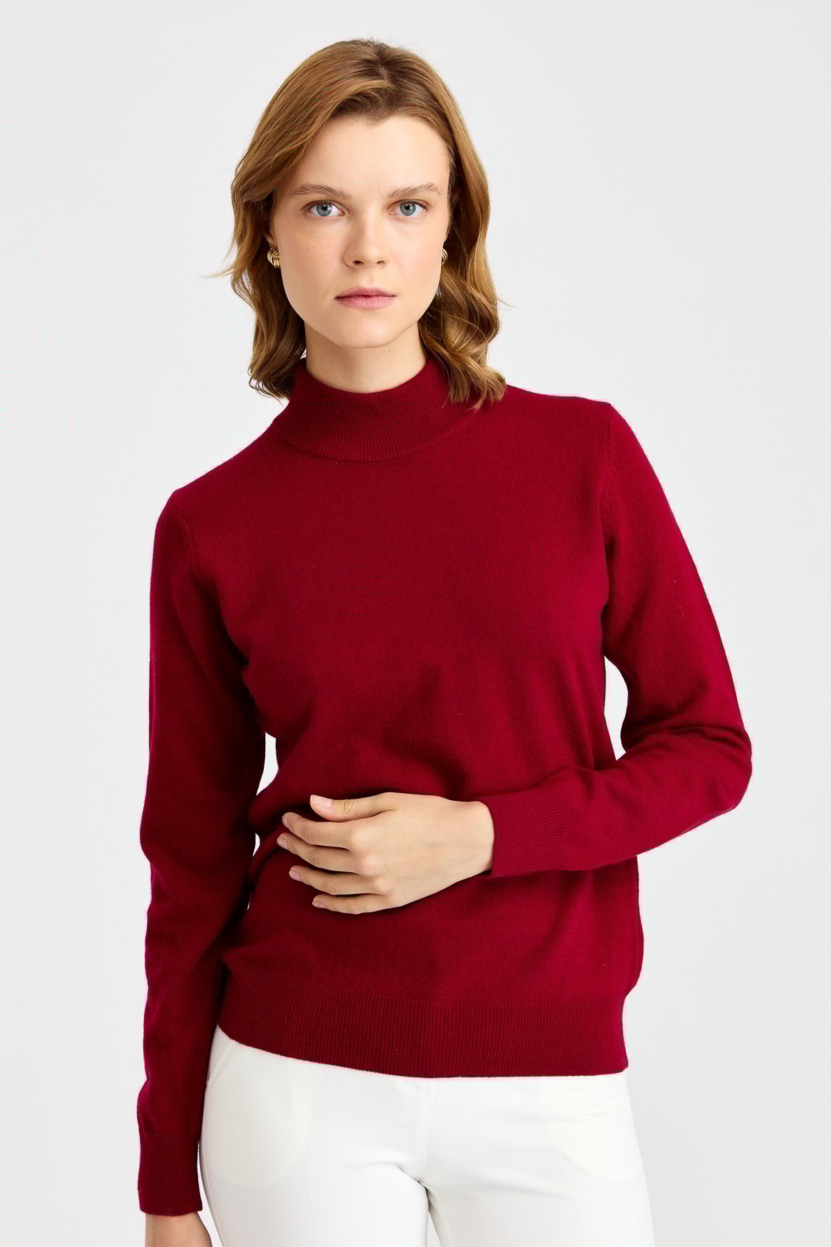 21040Женская классическая блузка с полуводолазкой