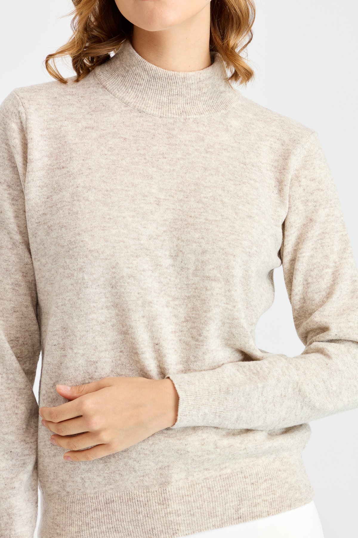 21040Женская классическая блузка с полуводолазкой