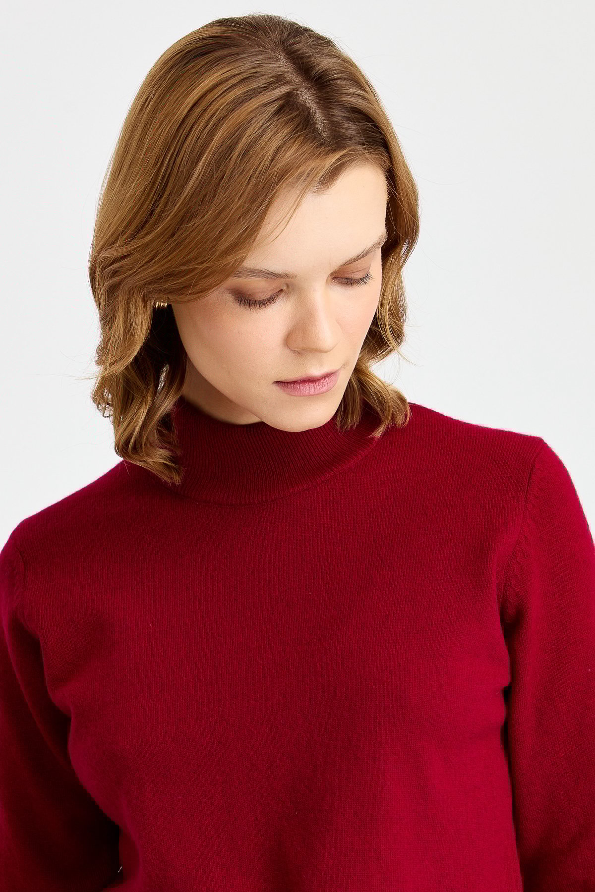 21040Женская классическая блузка с полуводолазкой