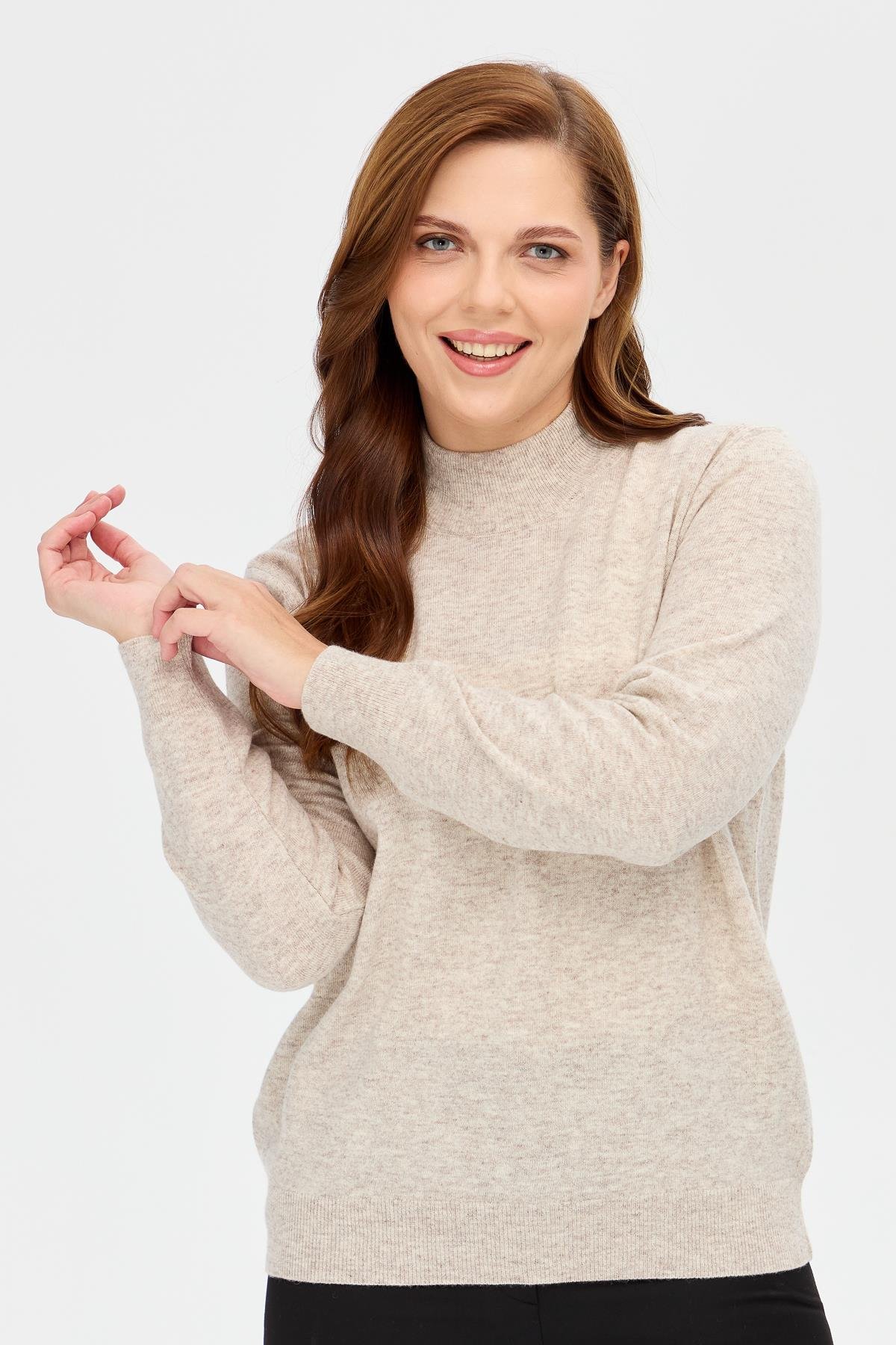 21040Женская классическая блузка с полуводолазкой