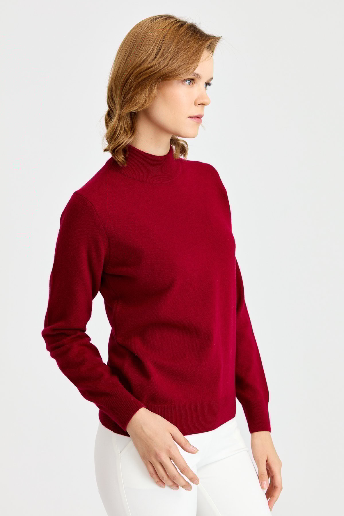 21040Женская классическая блузка с полуводолазкой