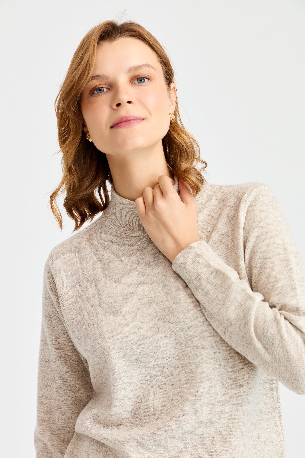 21040Женская классическая блузка с полуводолазкой