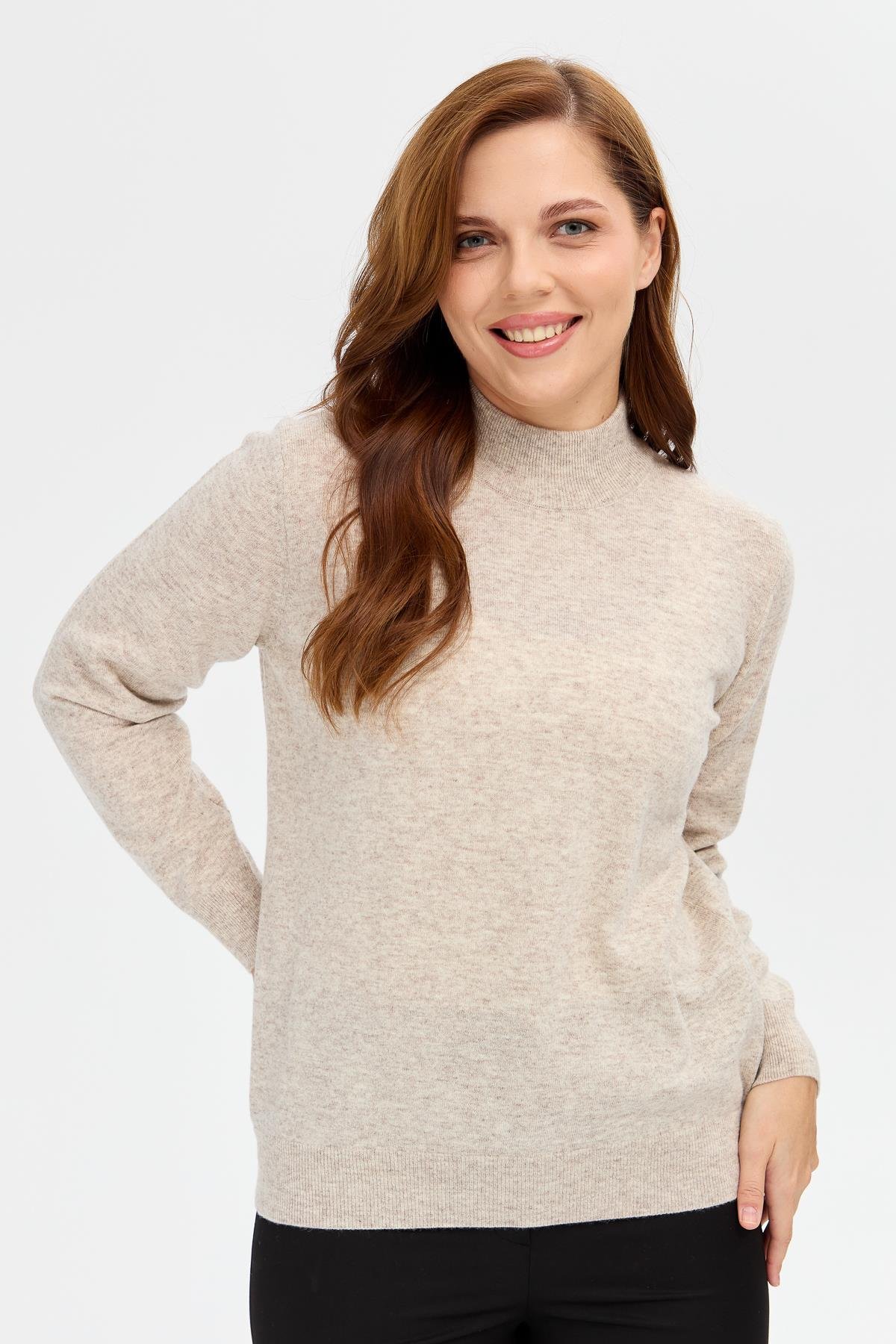 21040Женская классическая блузка с полуводолазкой