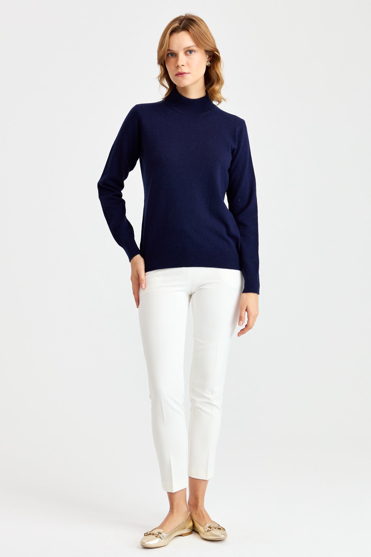 21040Женская классическая блузка с полуводолазкой