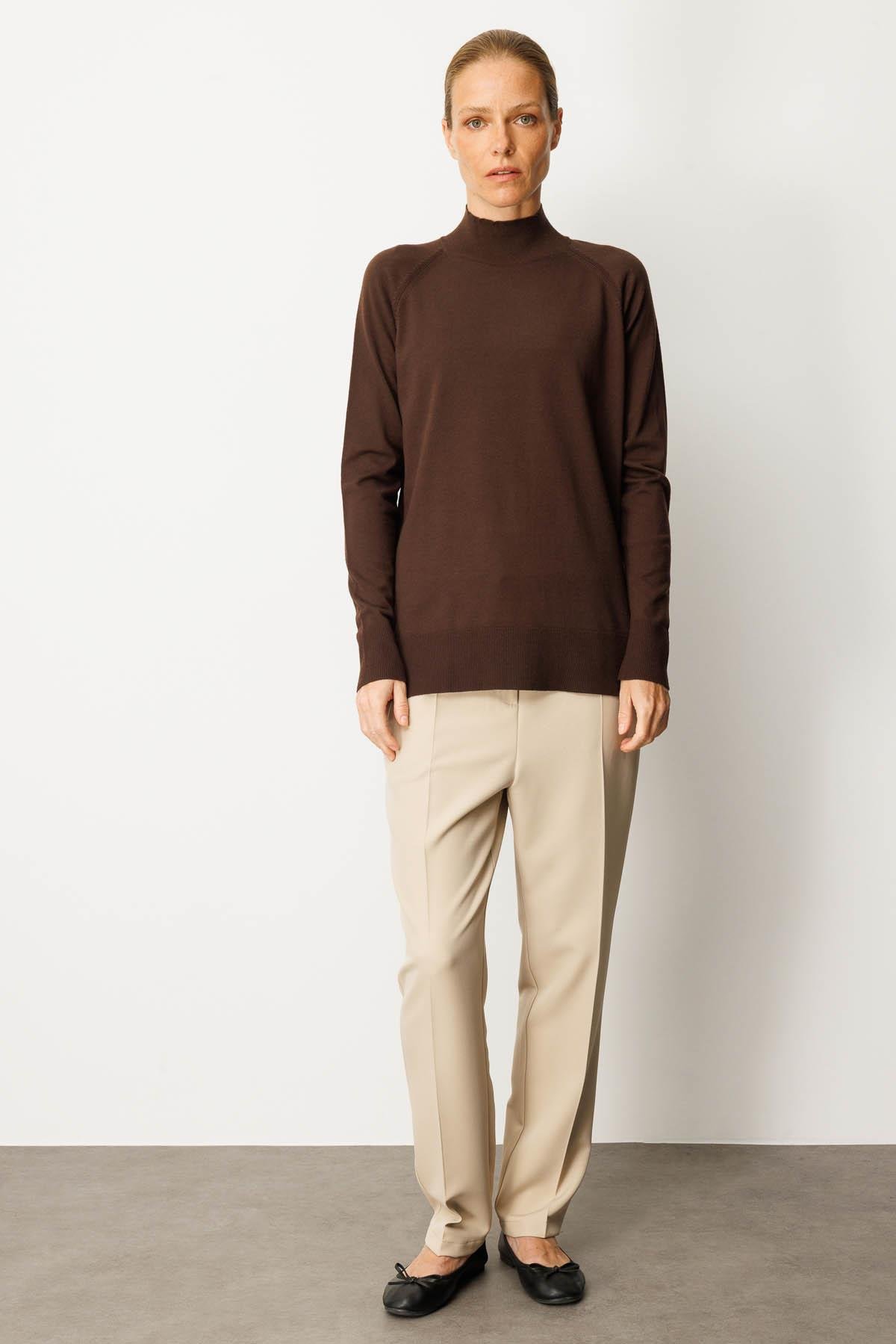 22305Kadın Yarım Balıkçı Yaka Kolları Yırtmaçlı Basic Kazak Kahve