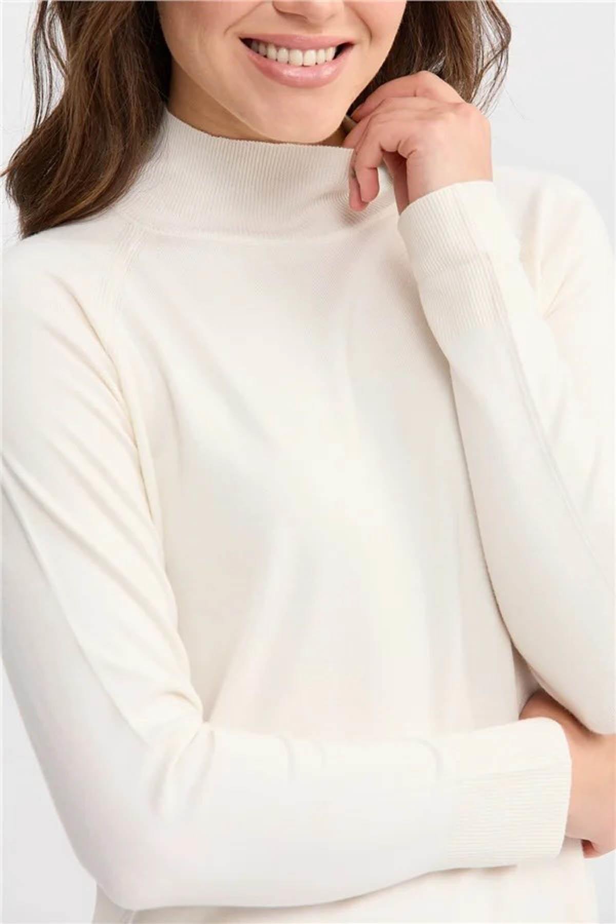 22305Kadın Yarım Balıkçı Yaka Kolları Yırtmaçlı Basic Kazak Kemik