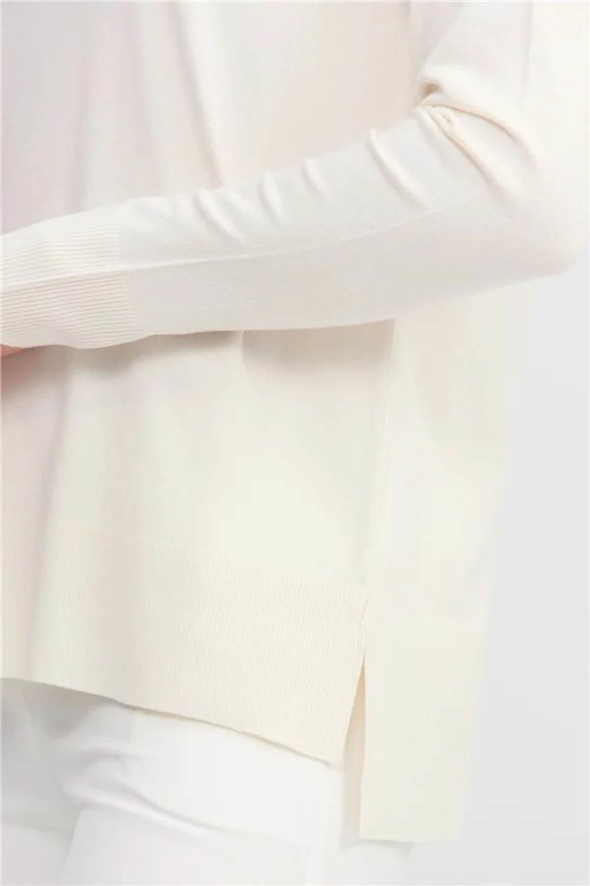 22305Kadın Yarım Balıkçı Yaka Kolları Yırtmaçlı Basic Kazak Kemik