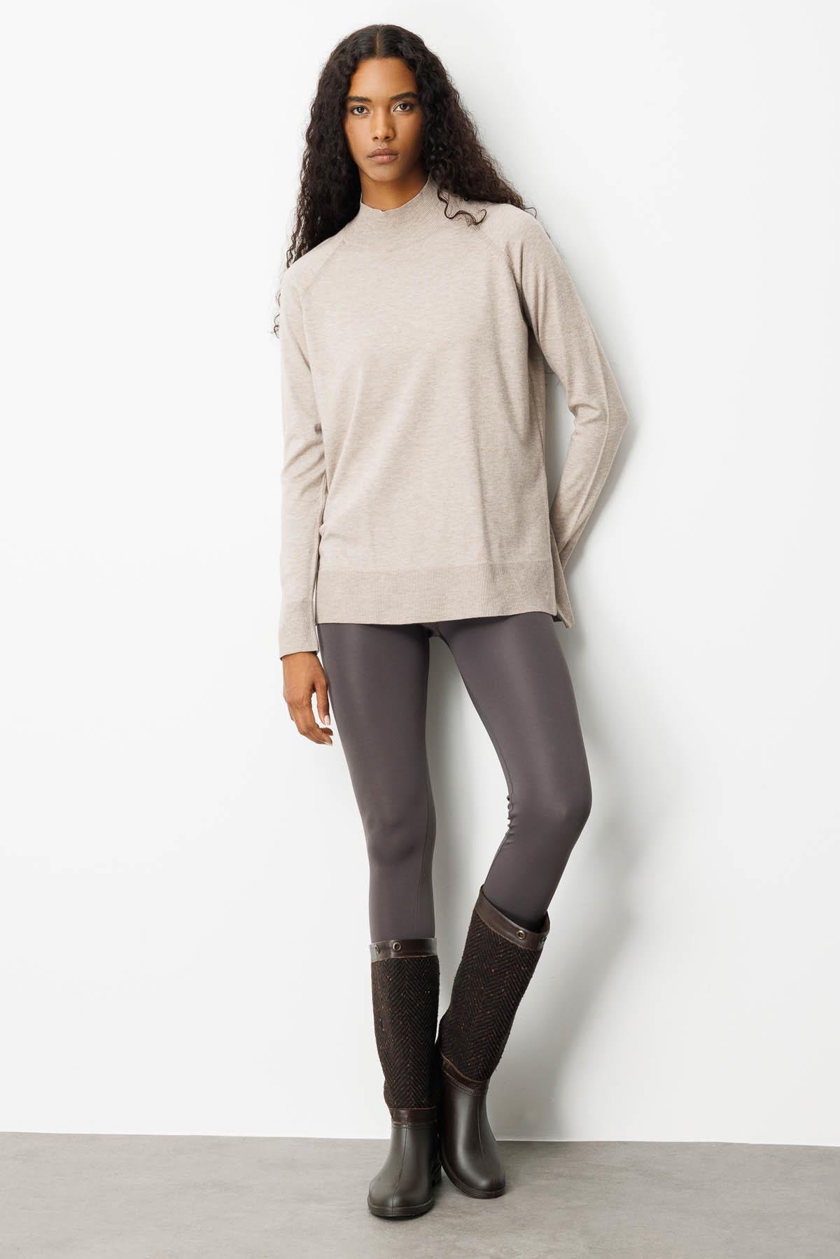 22305Kadın Yarım Balıkçı Yaka Kolları Yırtmaçlı Basic Kazak Vizon