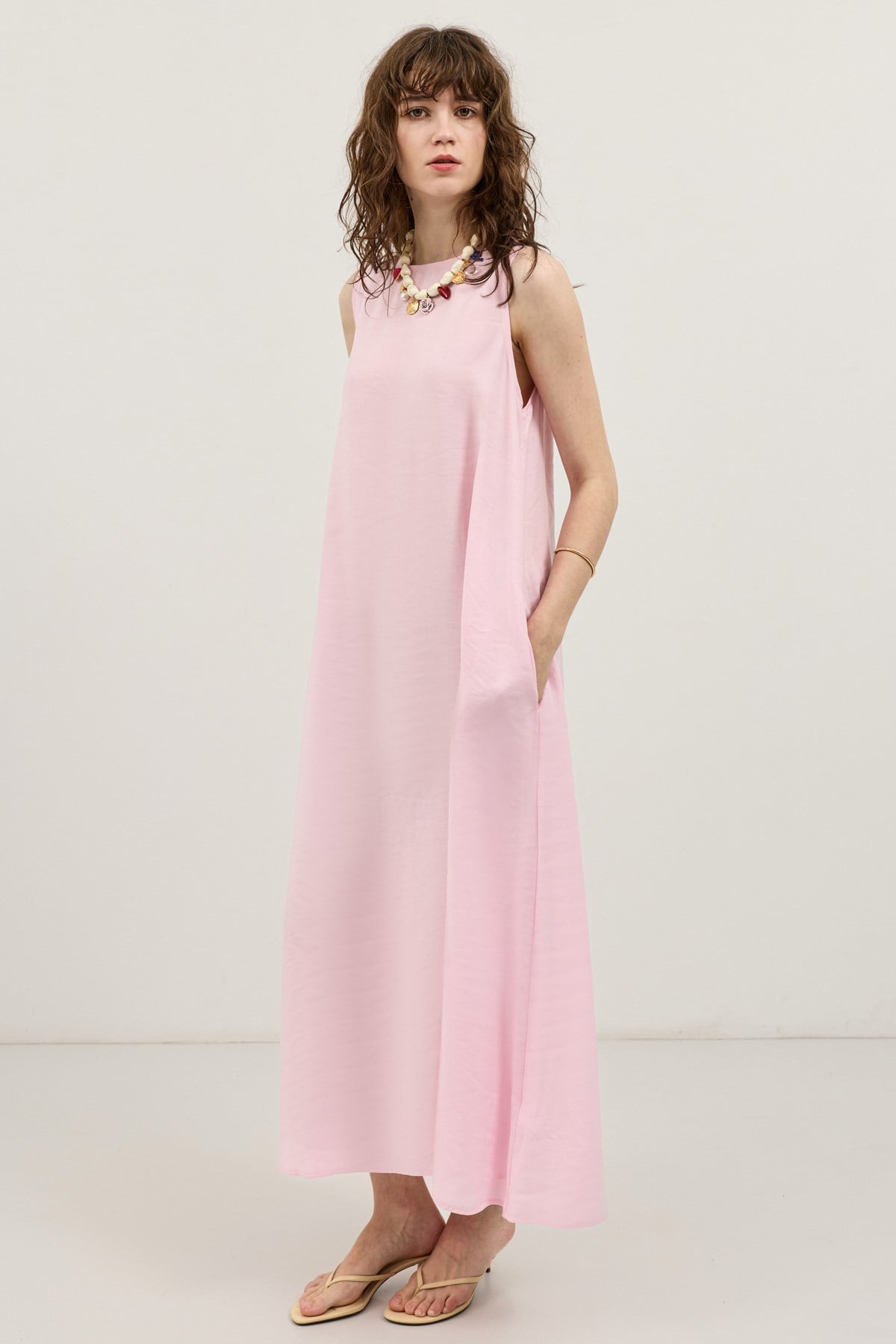Antioch Pembe Dökümlü Halter Yaka Midi Elbise