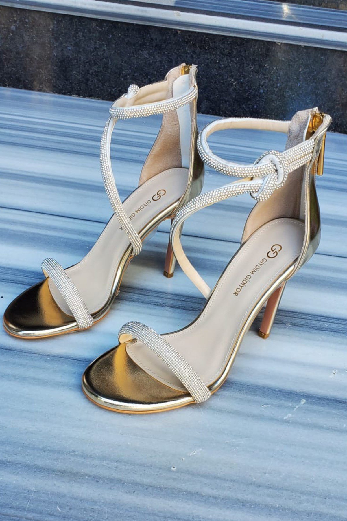 Amberley Crystal Stone Shoes Gold - İnce Topuklu Ayakkabı