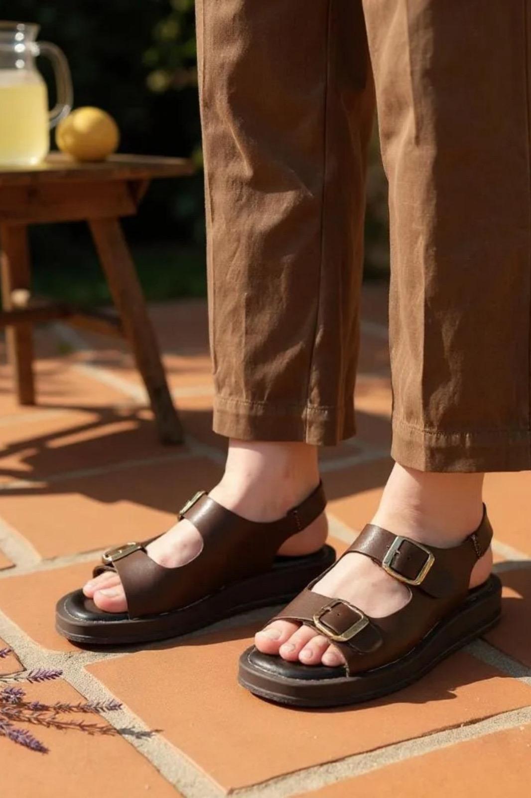 Feride Yumuşak Tabanlı Sandalet Kahverengi - KADIN AYAKKABI